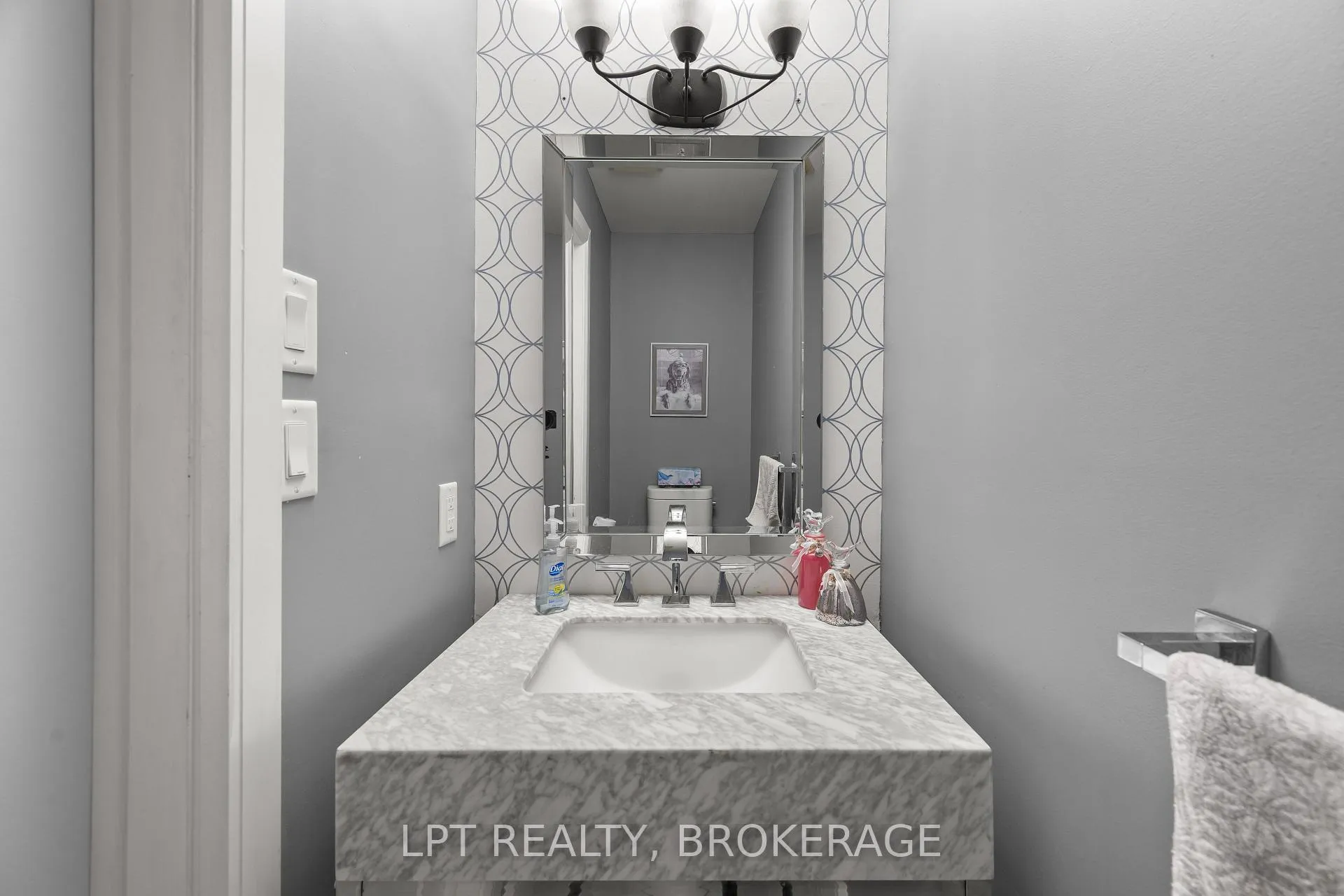 Photo 14 of 19 Collegeview Crescent, Kingston, Central City West — HOMEH