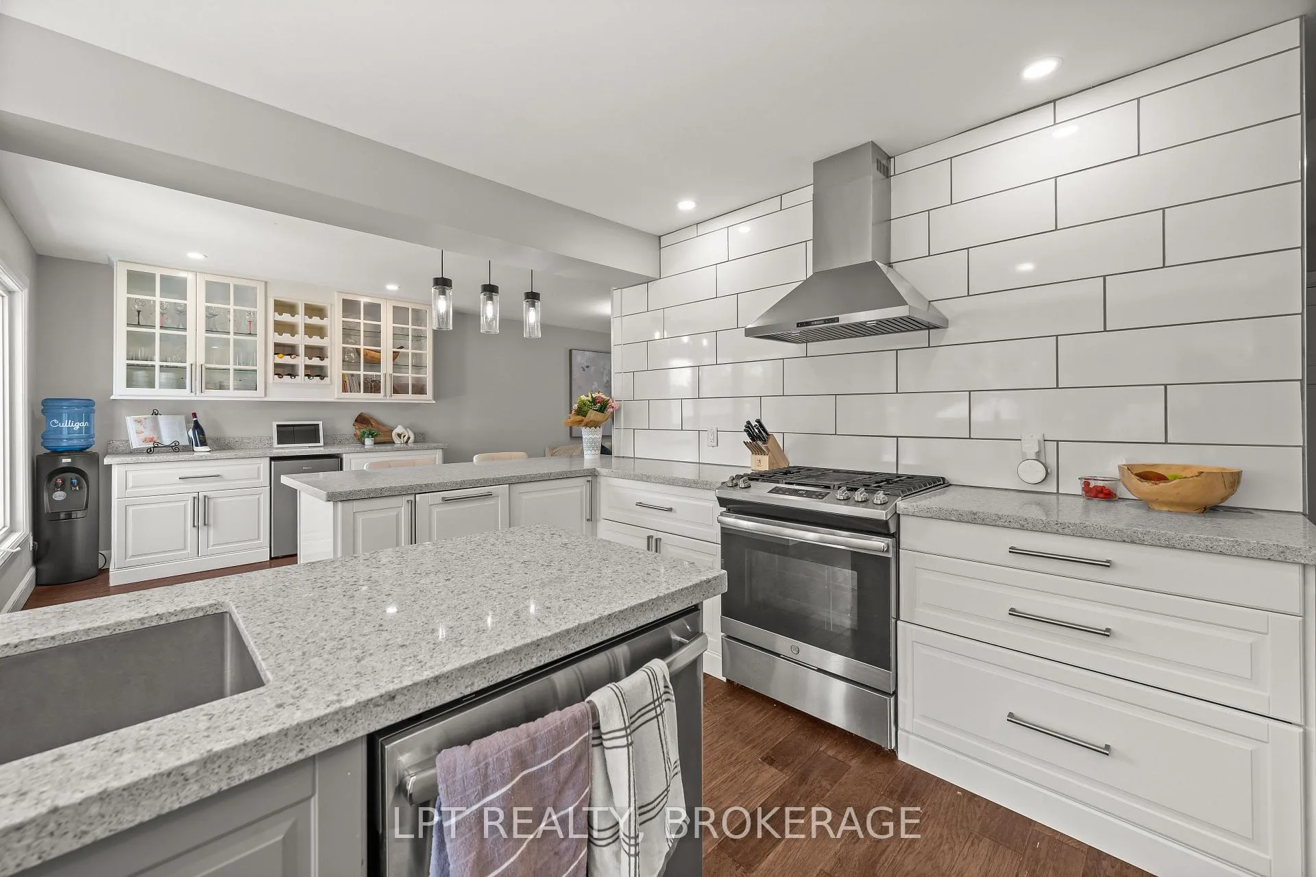 Photo 19 of 19 Collegeview Crescent, Kingston, Central City West — HOMEH
