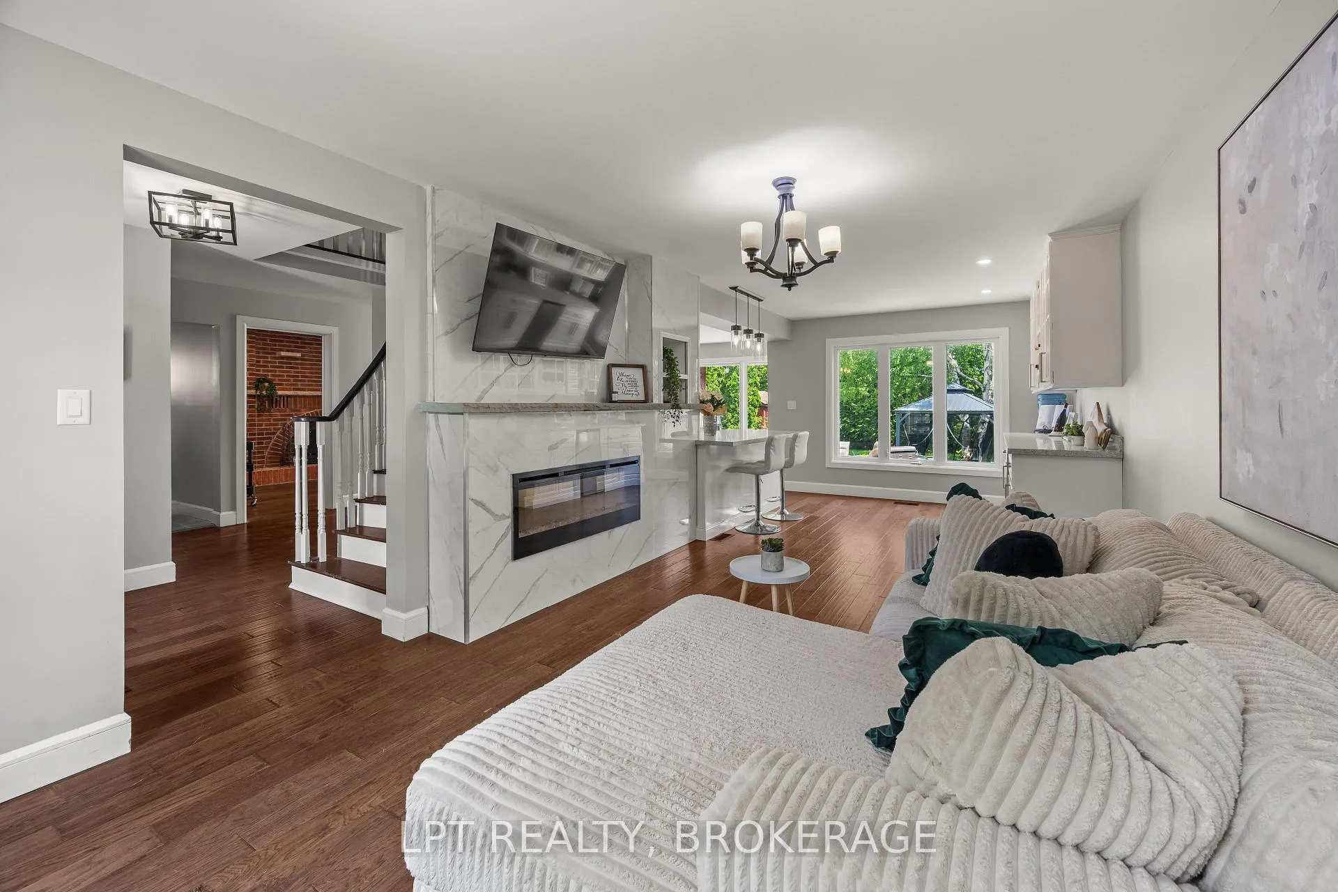 Photo 24 of 19 Collegeview Crescent, Kingston, Central City West — HOMEH