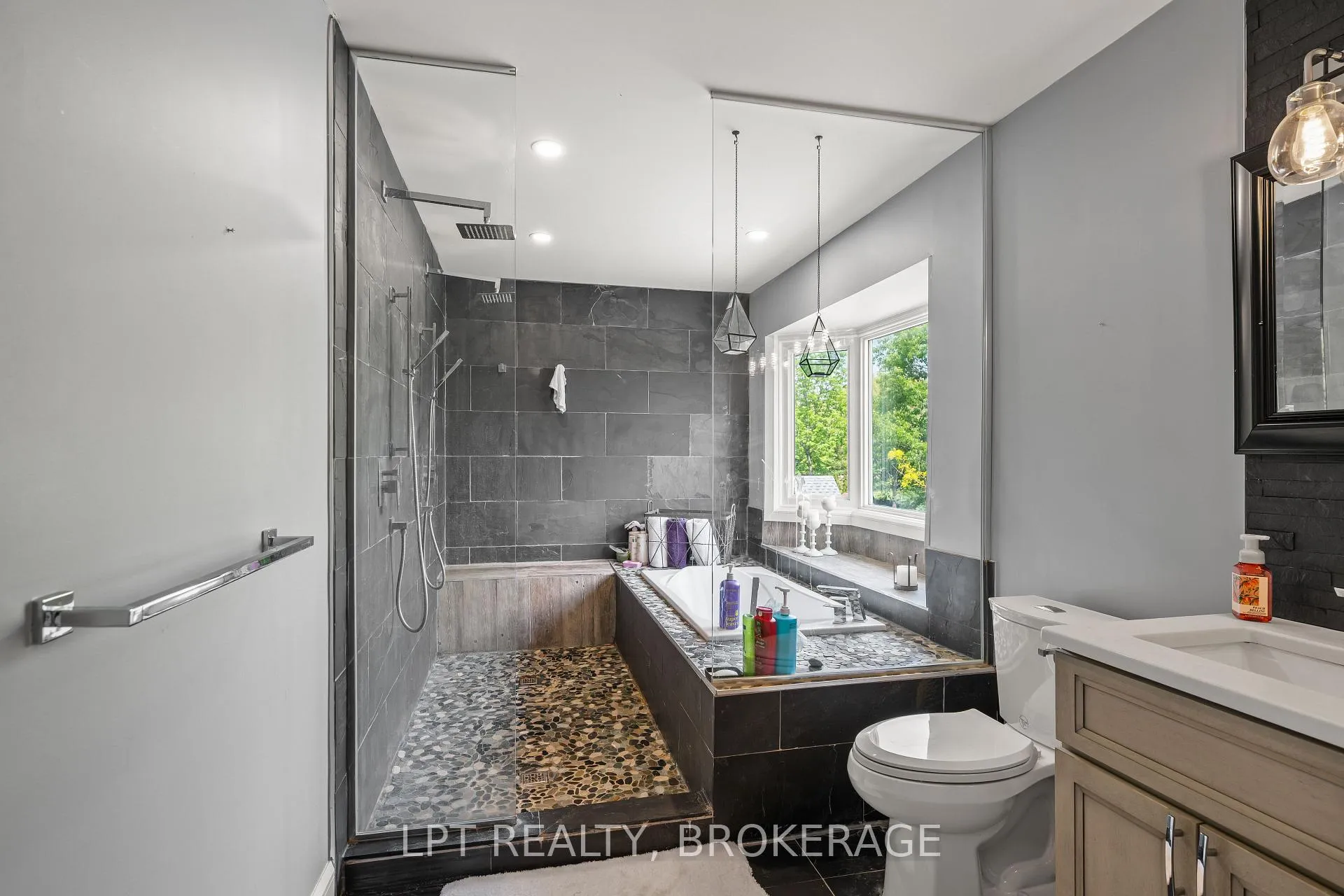 Photo 30 of 19 Collegeview Crescent, Kingston, Central City West — HOMEH