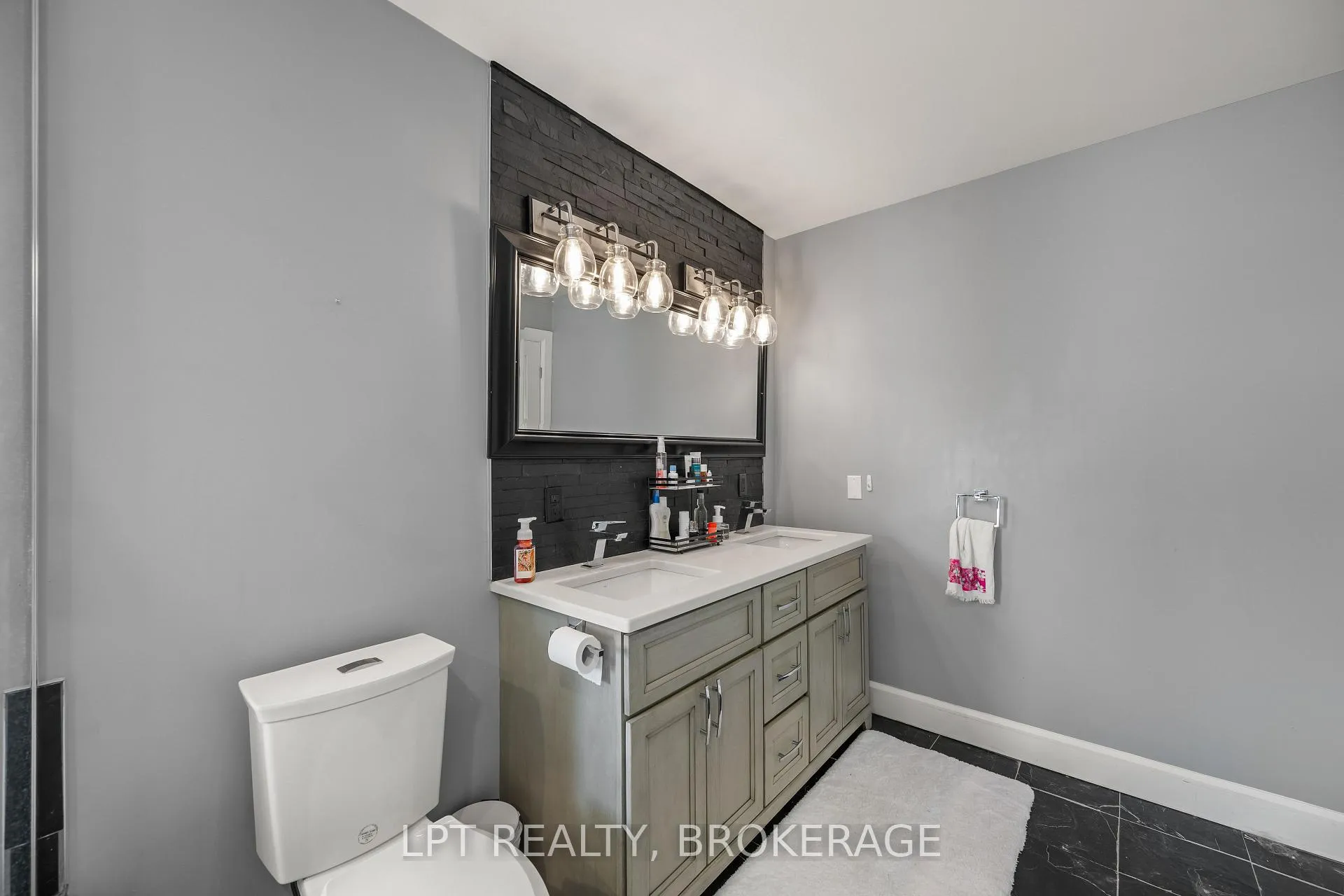 Photo 31 of 19 Collegeview Crescent, Kingston, Central City West — HOMEH
