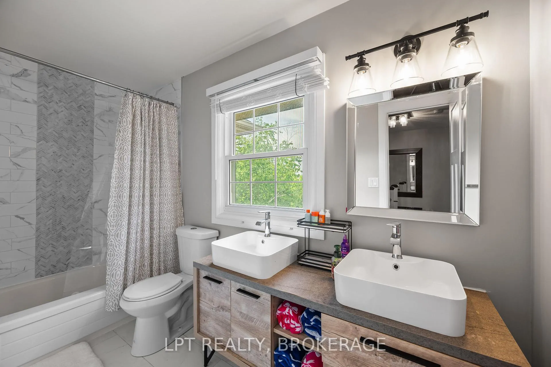 Photo 35 of 19 Collegeview Crescent, Kingston, Central City West — HOMEH