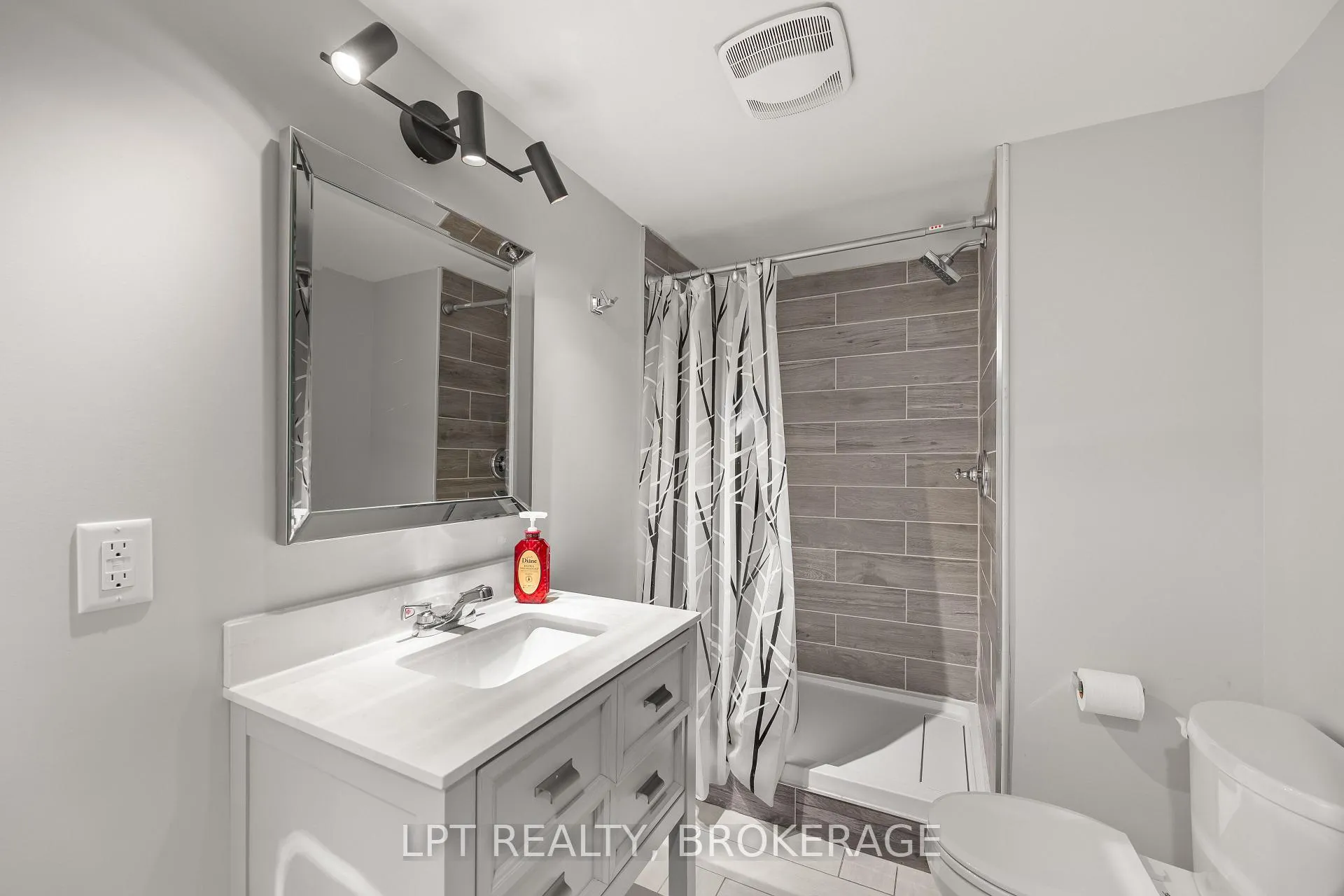 Photo 38 of 19 Collegeview Crescent, Kingston, Central City West — HOMEH