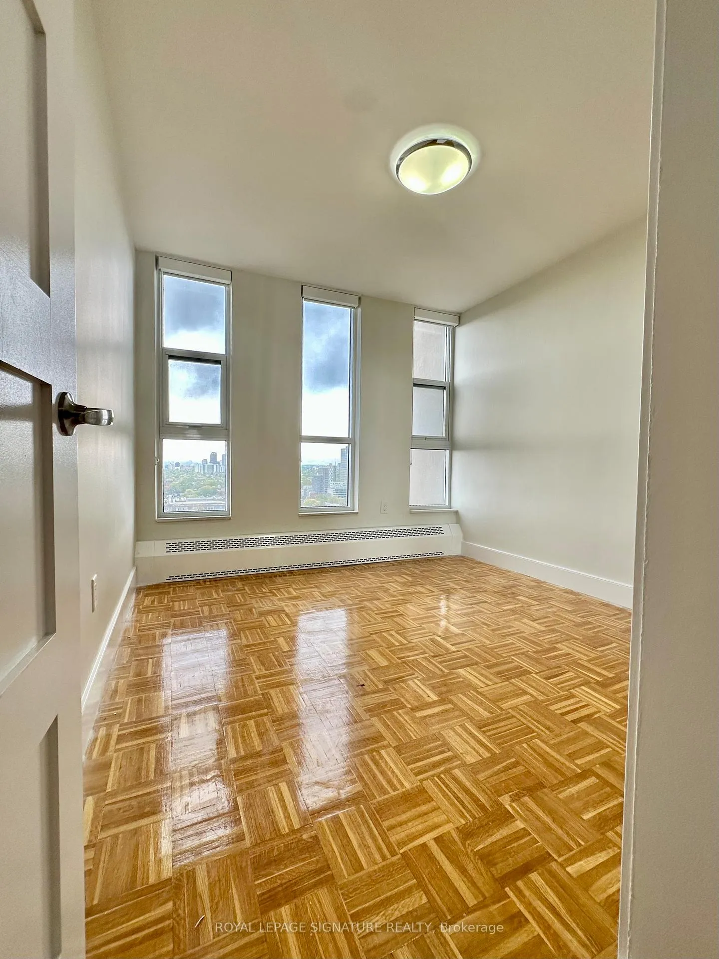 Photo 4 of Unit 2311, 666 Spadina Avenue, Toronto, University — HOMEH