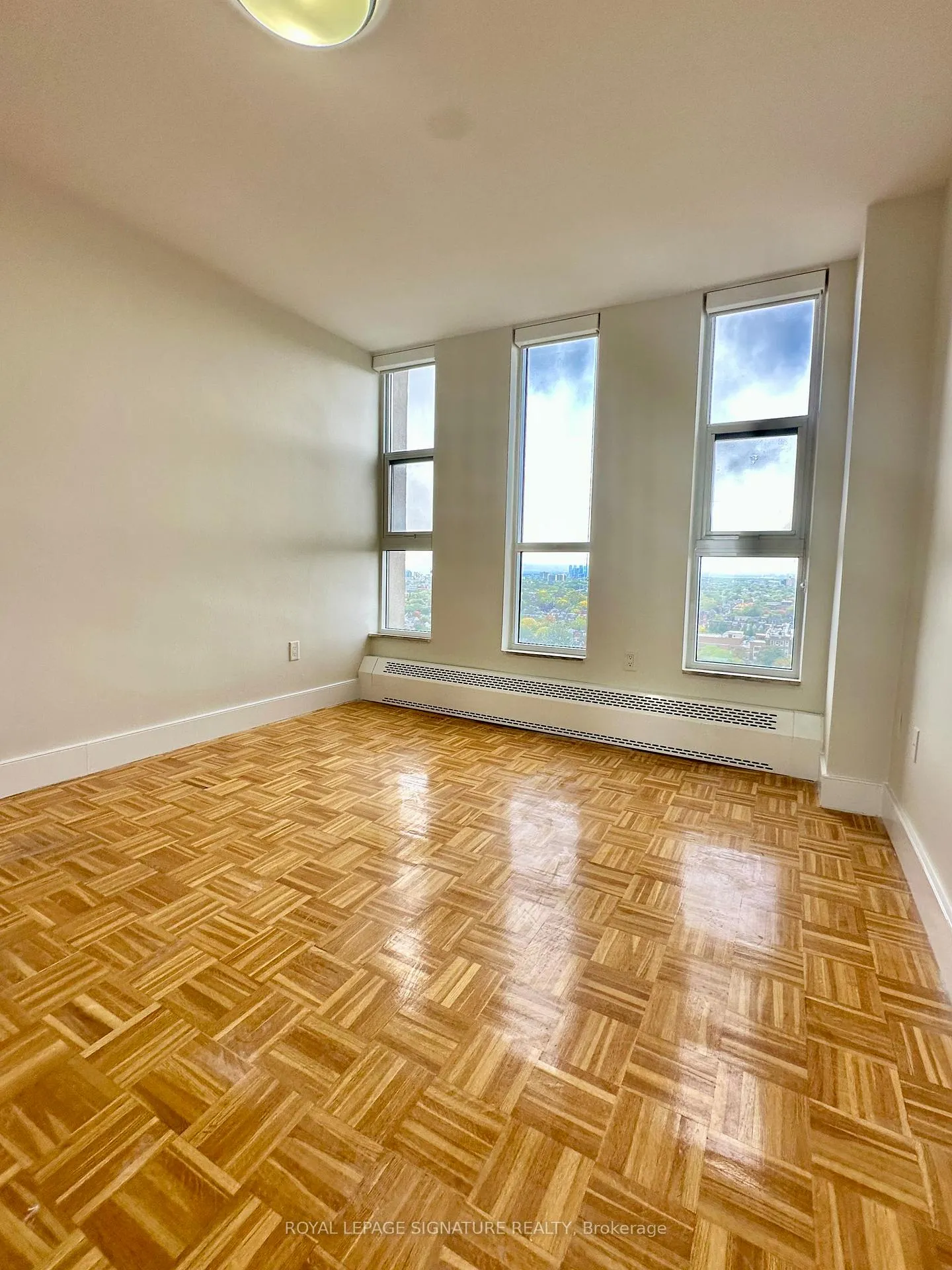 Photo 5 of Unit 2311, 666 Spadina Avenue, Toronto, University — HOMEH