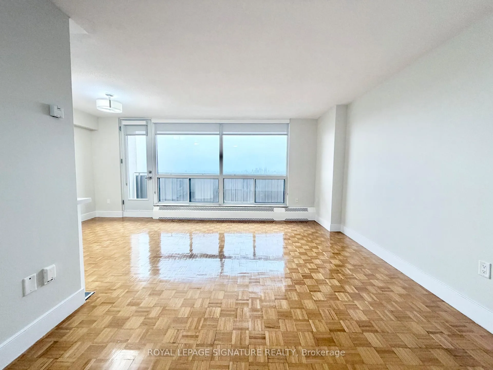 Photo 4 of Unit 2003, 666 Spadina Avenue, Toronto, University — HOMEH