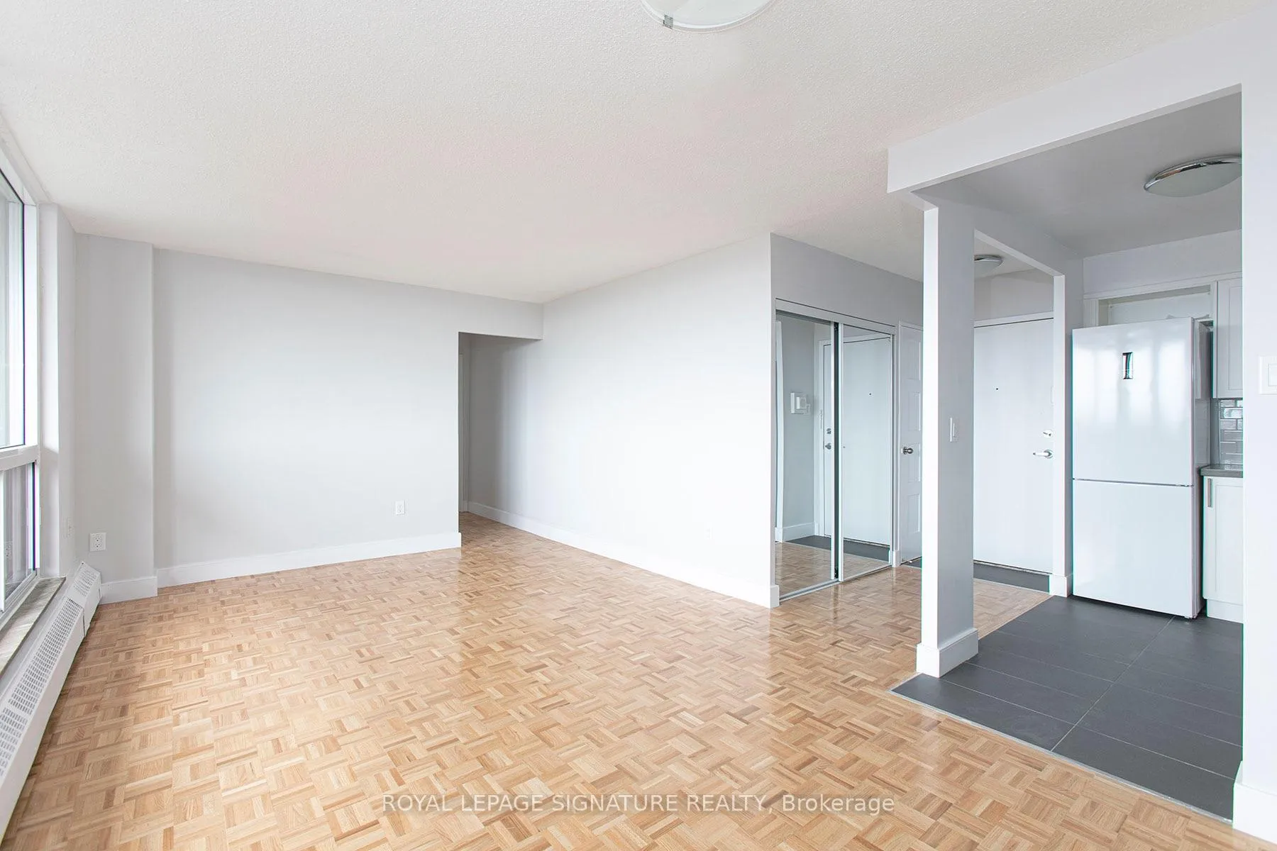 Front of Unit 815, 666 Spadina Avenue