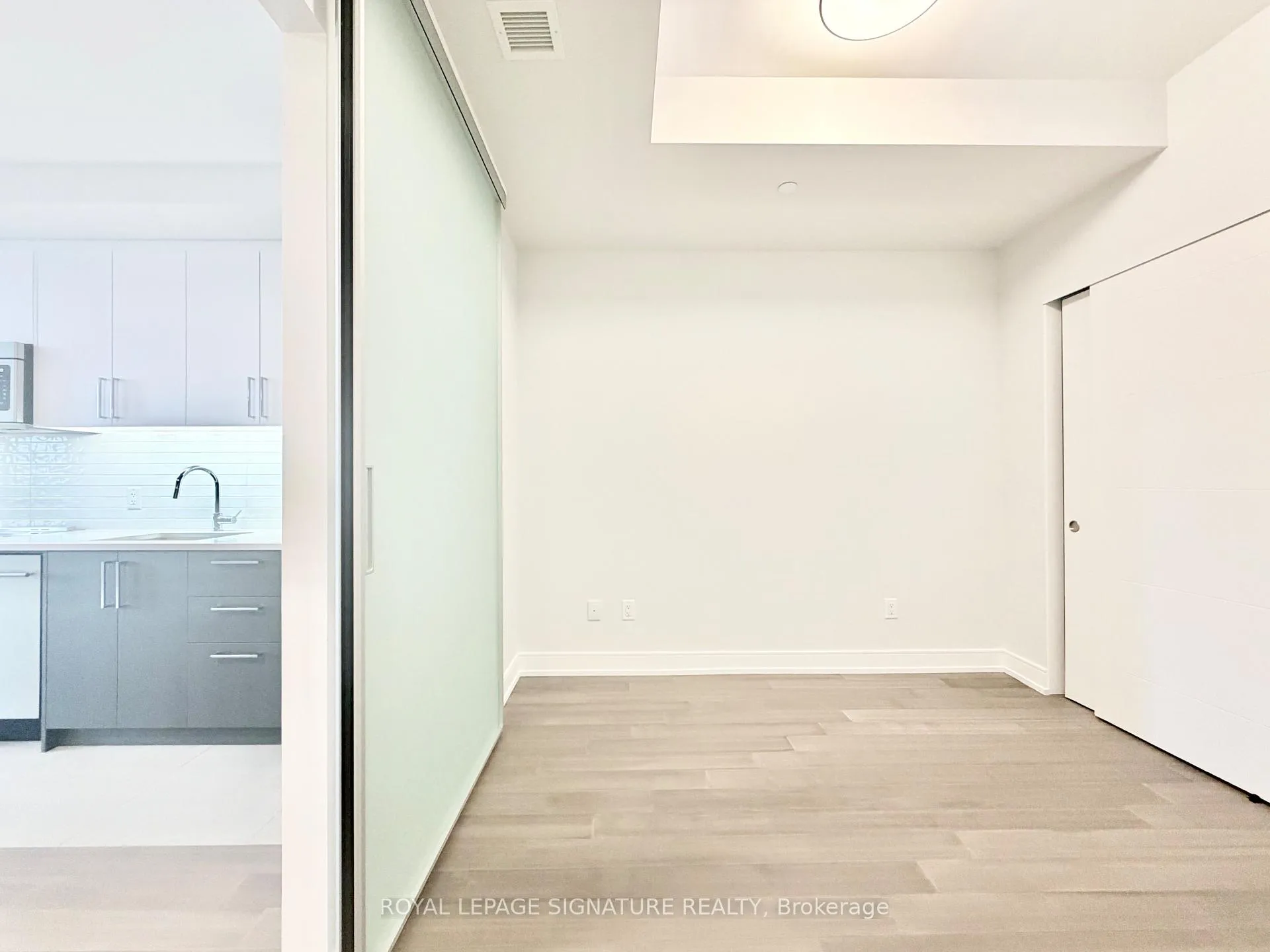 Photo 10 of Unit 504, 664 Spadina Avenue, Toronto, University — HOMEH