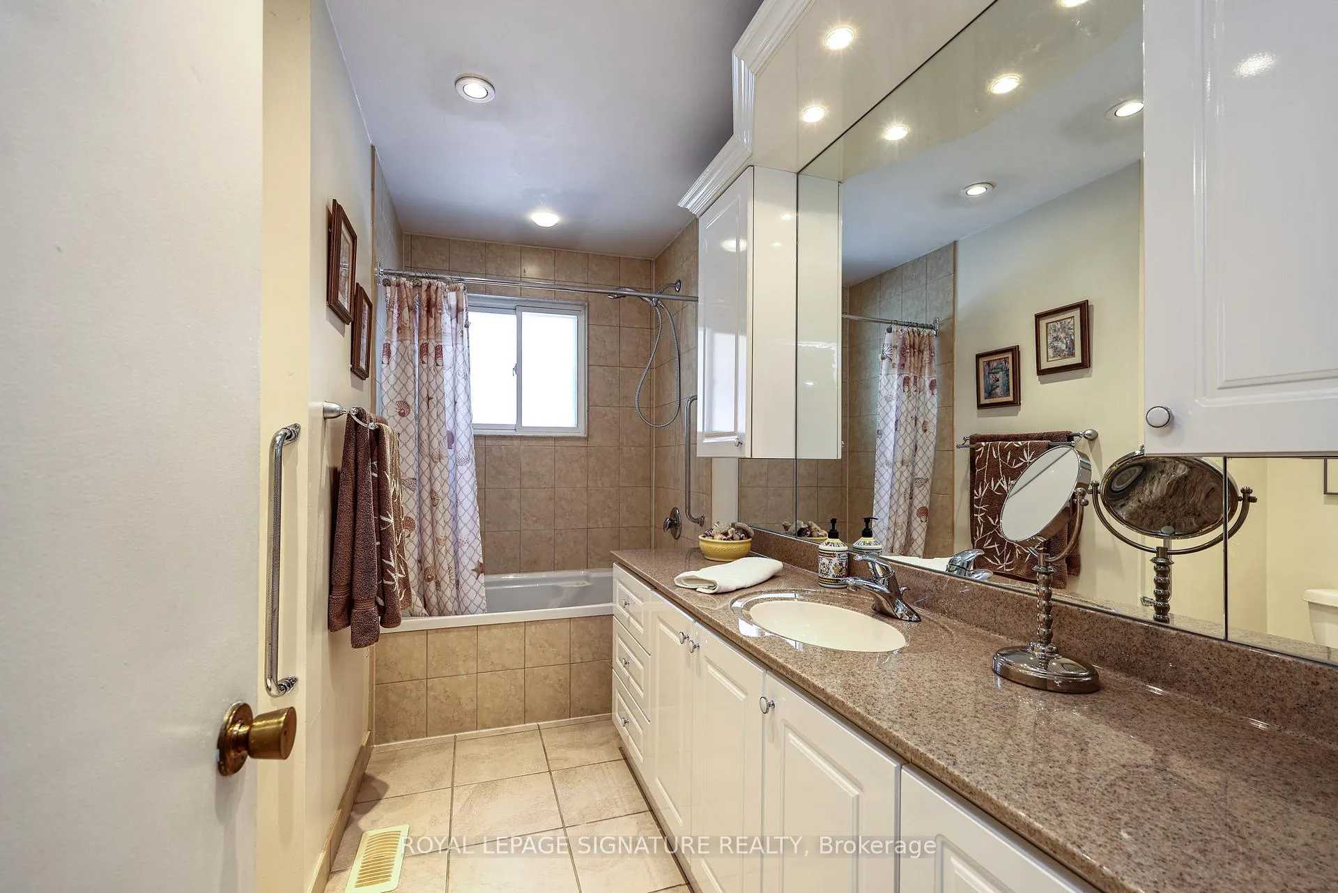 Photo 32 of 60 Sciberras Road, Markham, Unionville — HOMEH