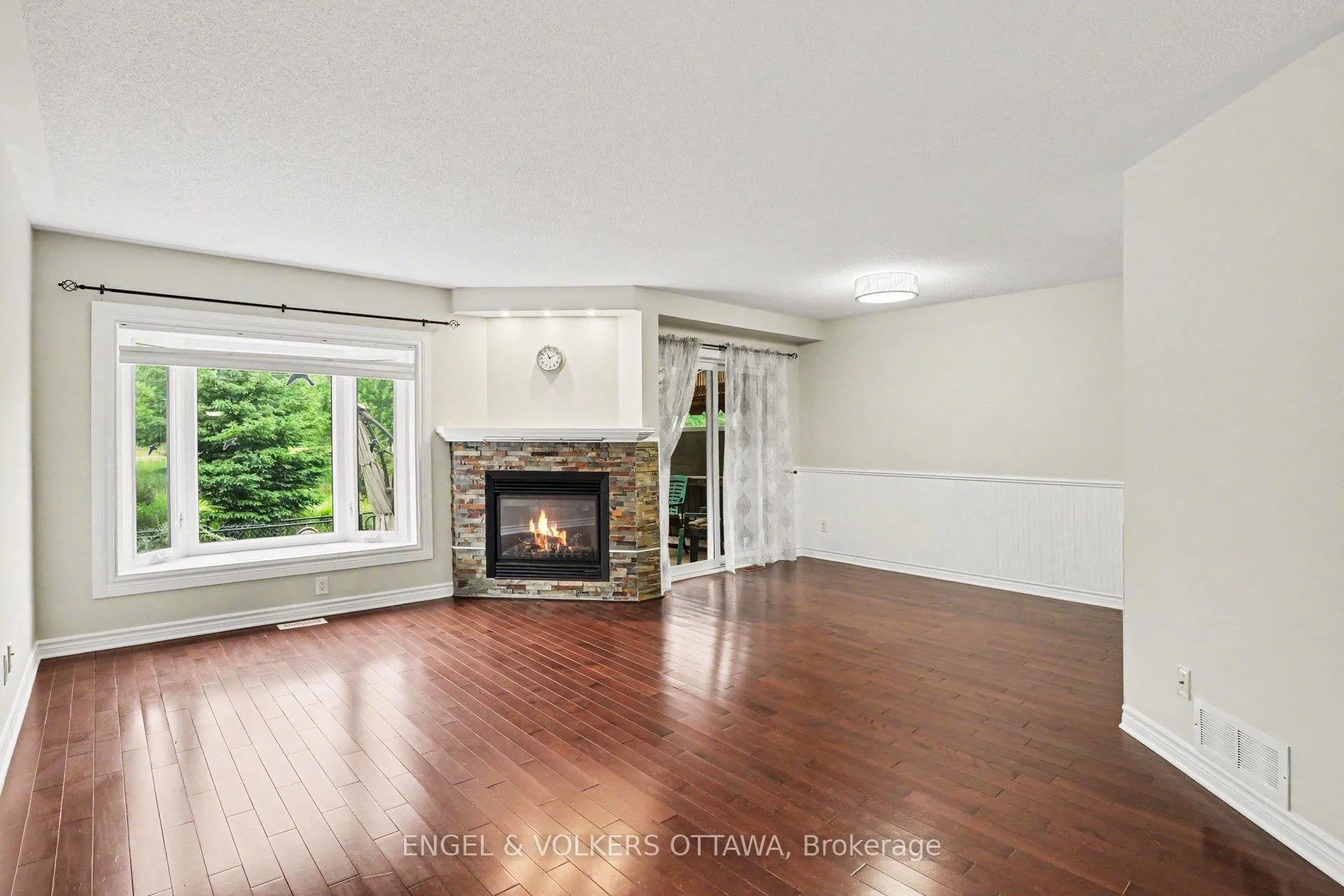 Photo 4 of 340 Forestbrook Street, Ottawa, Kanata - Morgan's Grant/South March — HOMEH