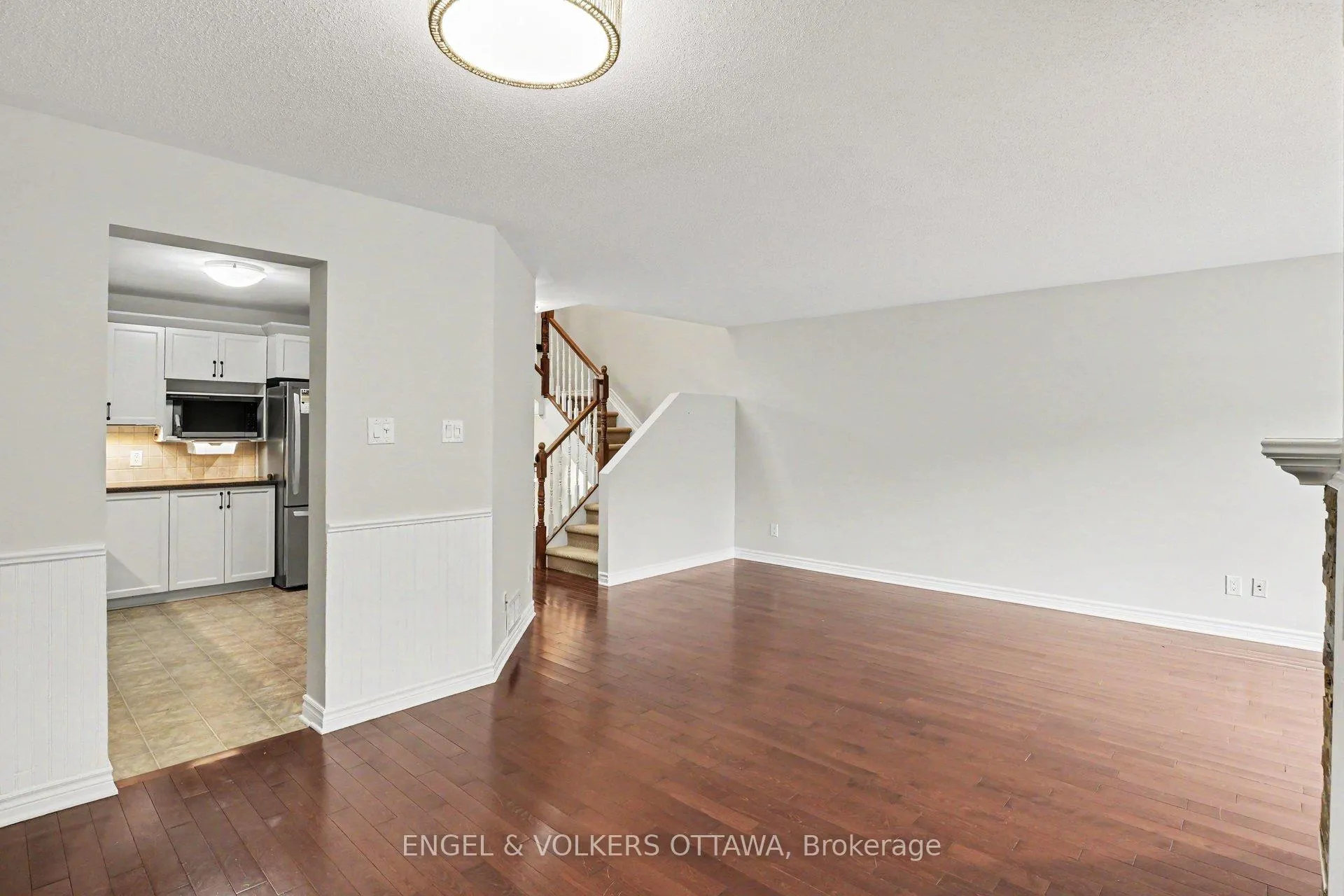 Photo 5 of 340 Forestbrook Street, Ottawa, Kanata - Morgan's Grant/South March — HOMEH