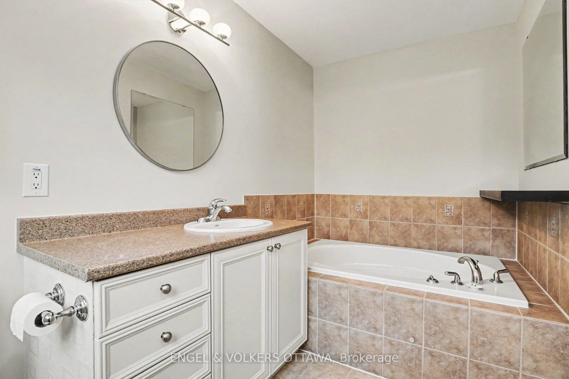 Photo 10 of 340 Forestbrook Street, Ottawa, Kanata - Morgan's Grant/South March — HOMEH