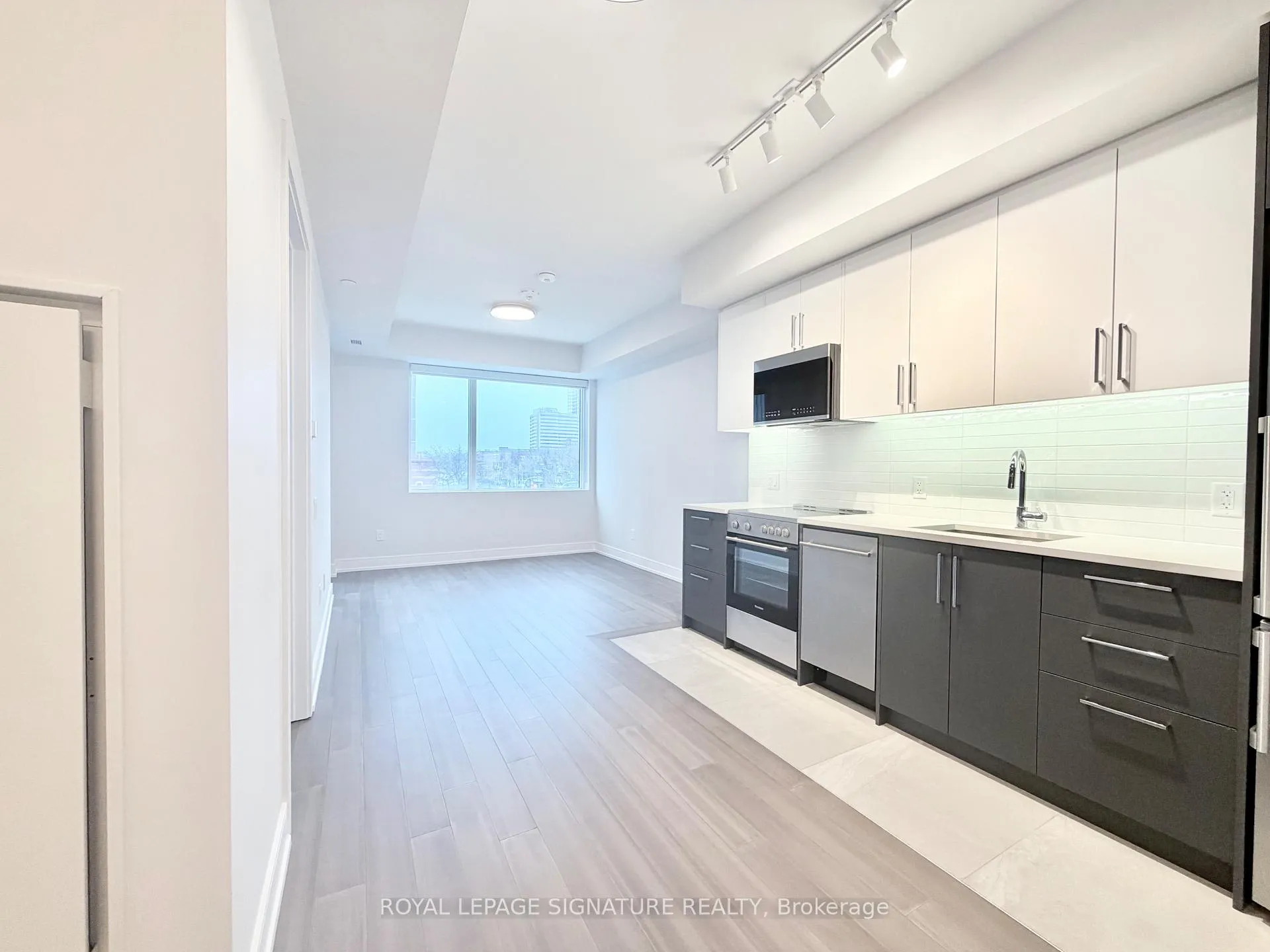 Front of Unit 406, 664 Spadina Avenue
