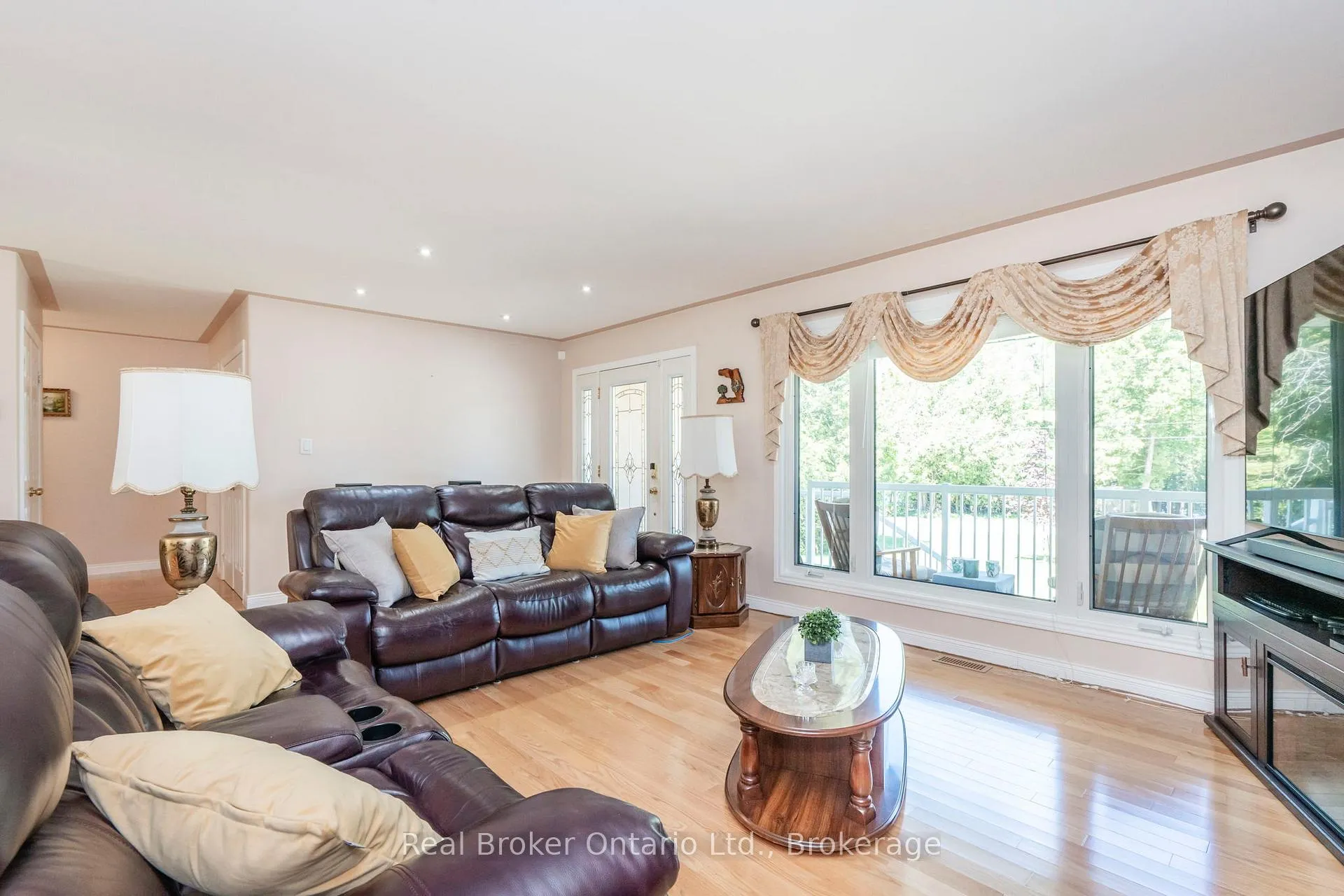 Photo 3 of 115 Mitchell's Beach Road, Tay, Victoria Harbour — HOMEH