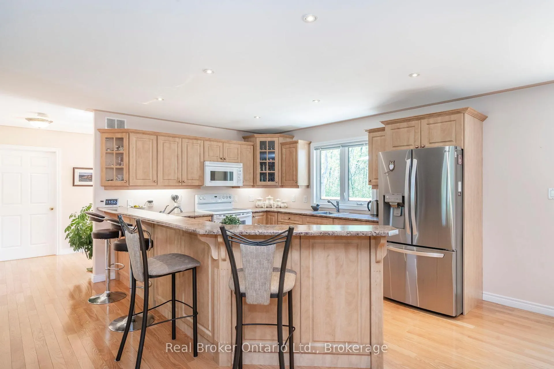 Photo 8 of 115 Mitchell's Beach Road, Tay, Victoria Harbour — HOMEH