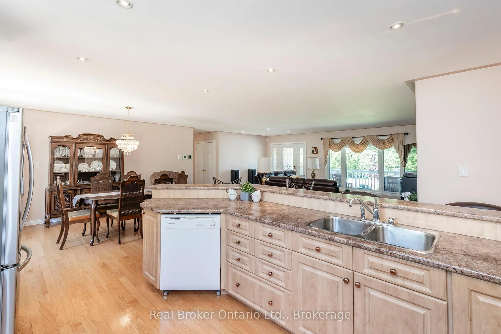 Photo 11 of 115 Mitchell's Beach Road, Tay, Victoria Harbour — HOMEH