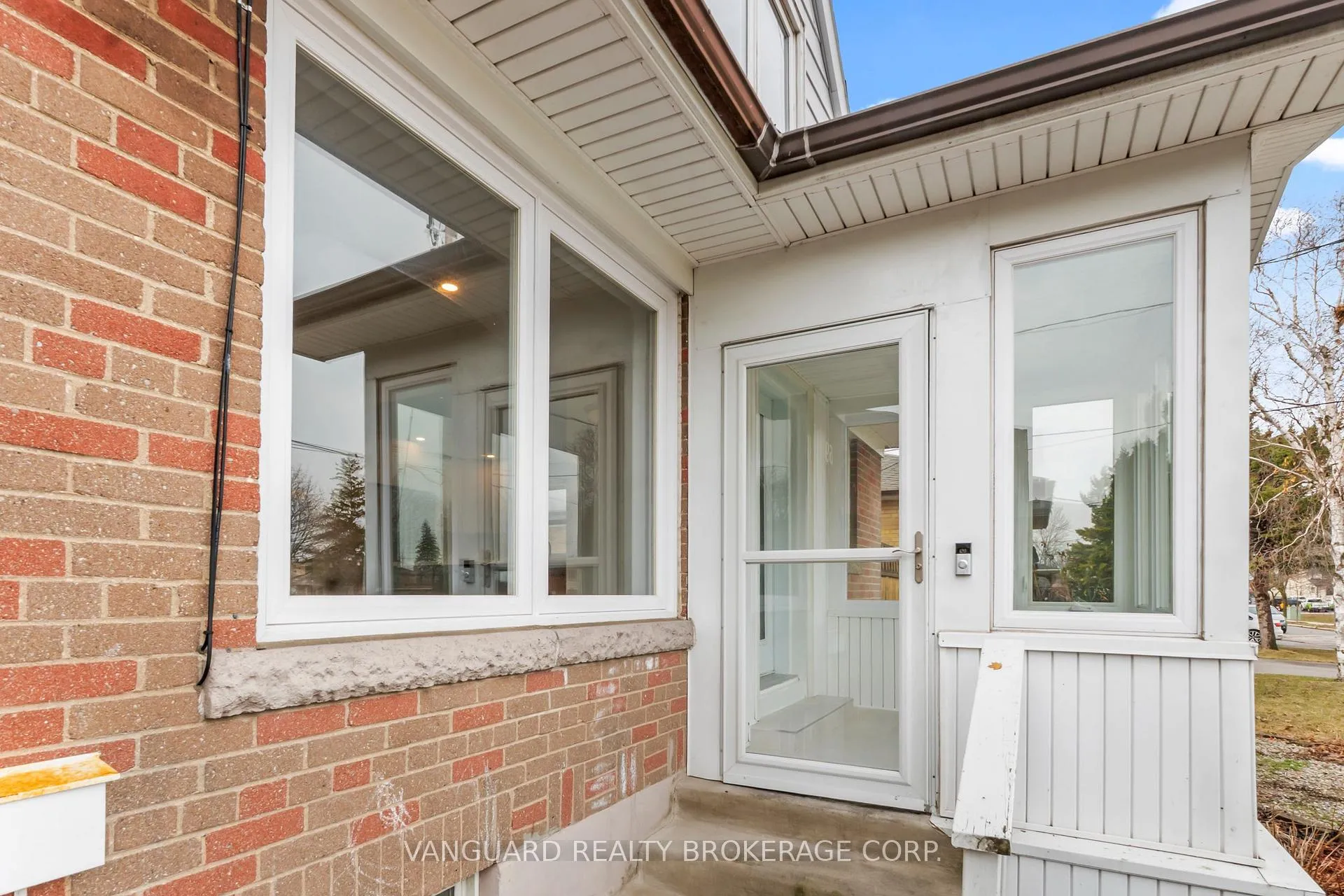 Photo 2 of 69 Joyce Parkway, North York, Yorkdale-Glen Park — HOMEH