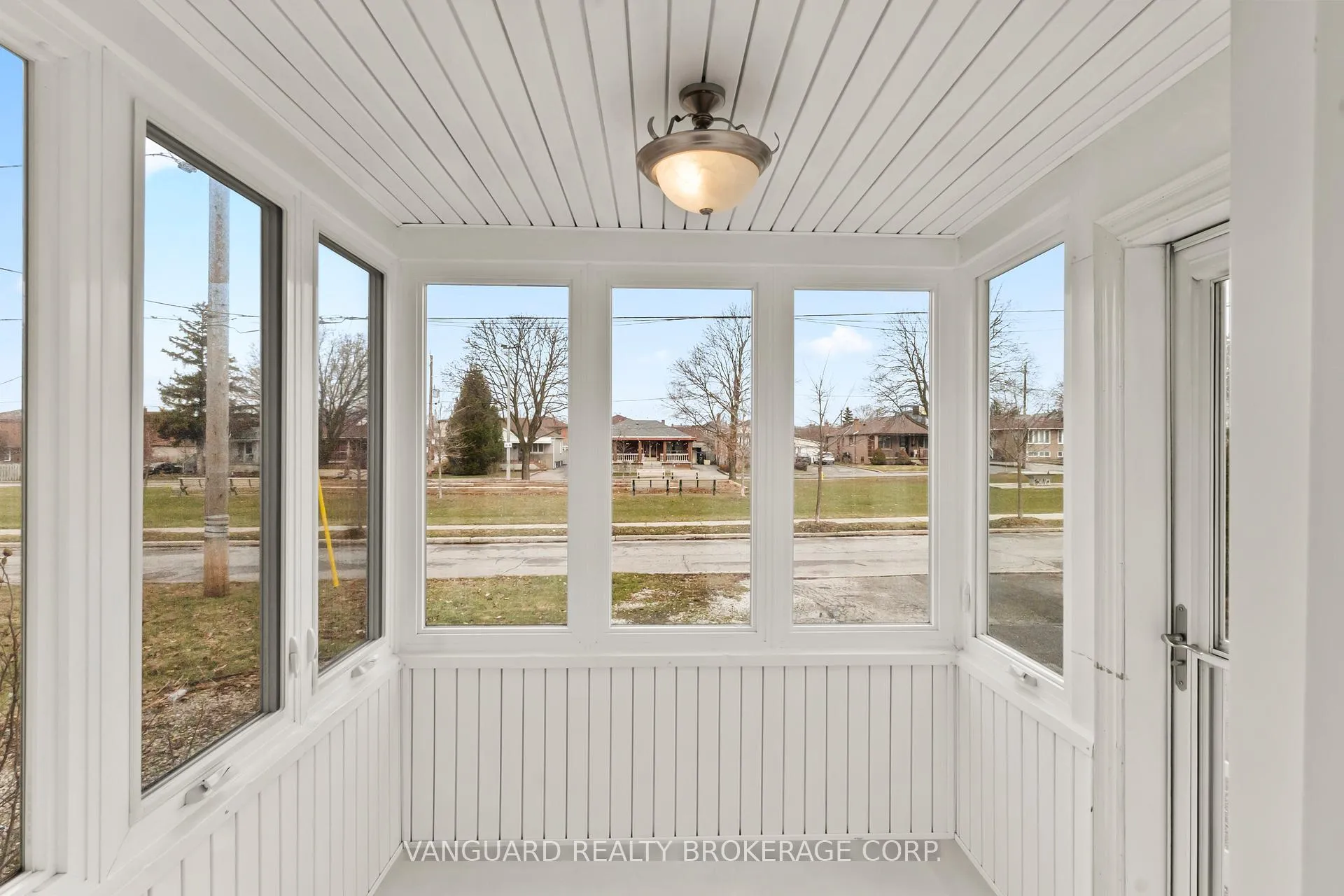 Photo 3 of 69 Joyce Parkway, North York, Yorkdale-Glen Park — HOMEH