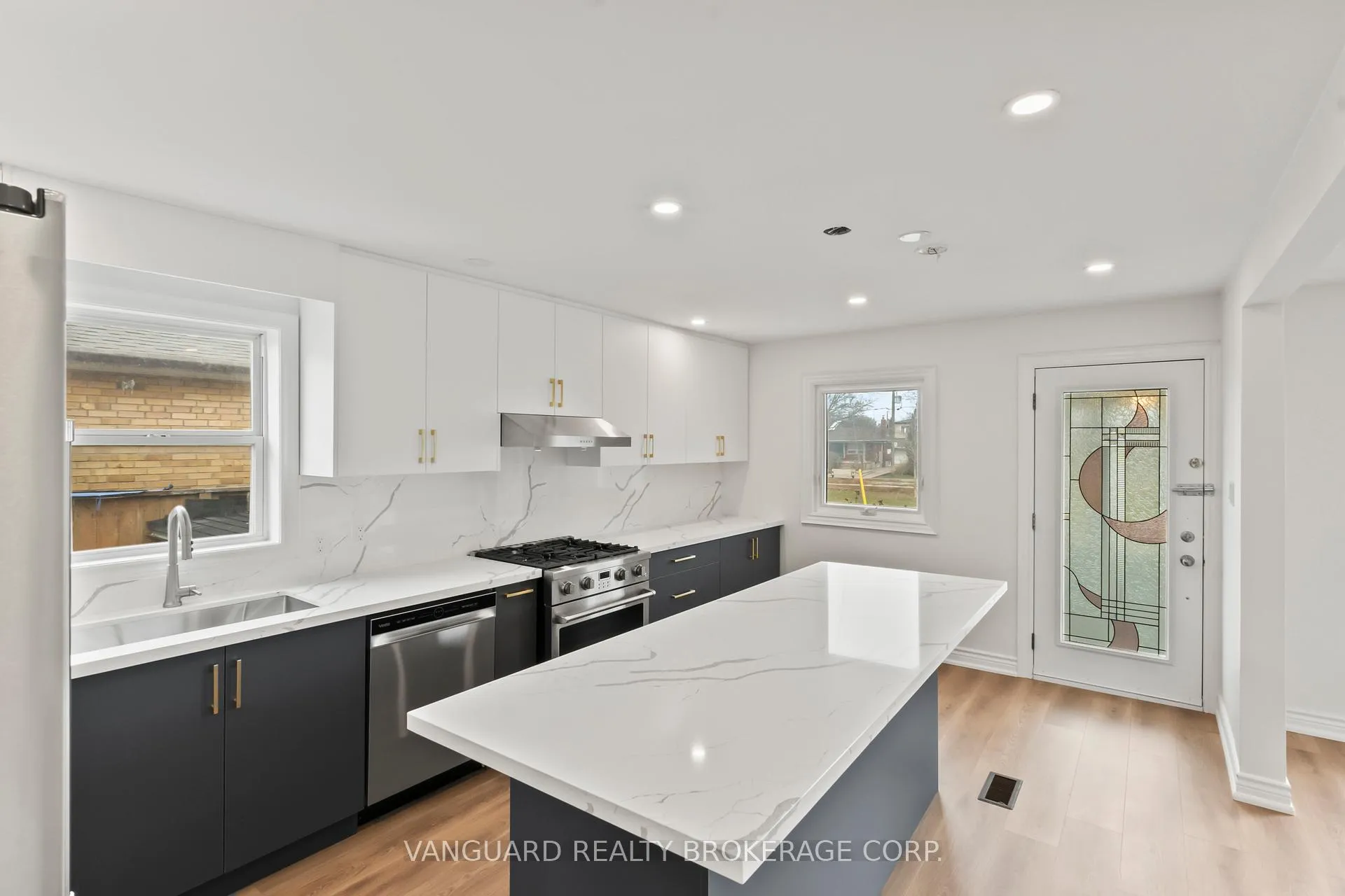 Photo 7 of 69 Joyce Parkway, North York, Yorkdale-Glen Park — HOMEH
