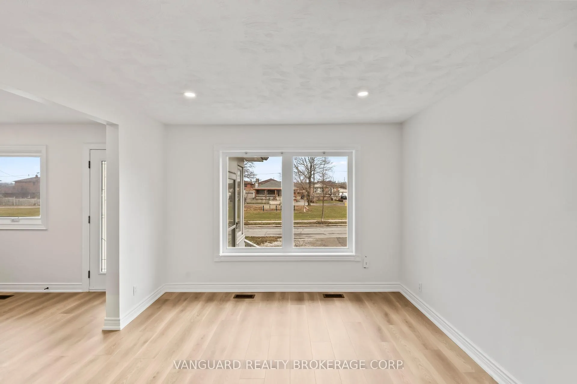 Photo 11 of 69 Joyce Parkway, North York, Yorkdale-Glen Park — HOMEH