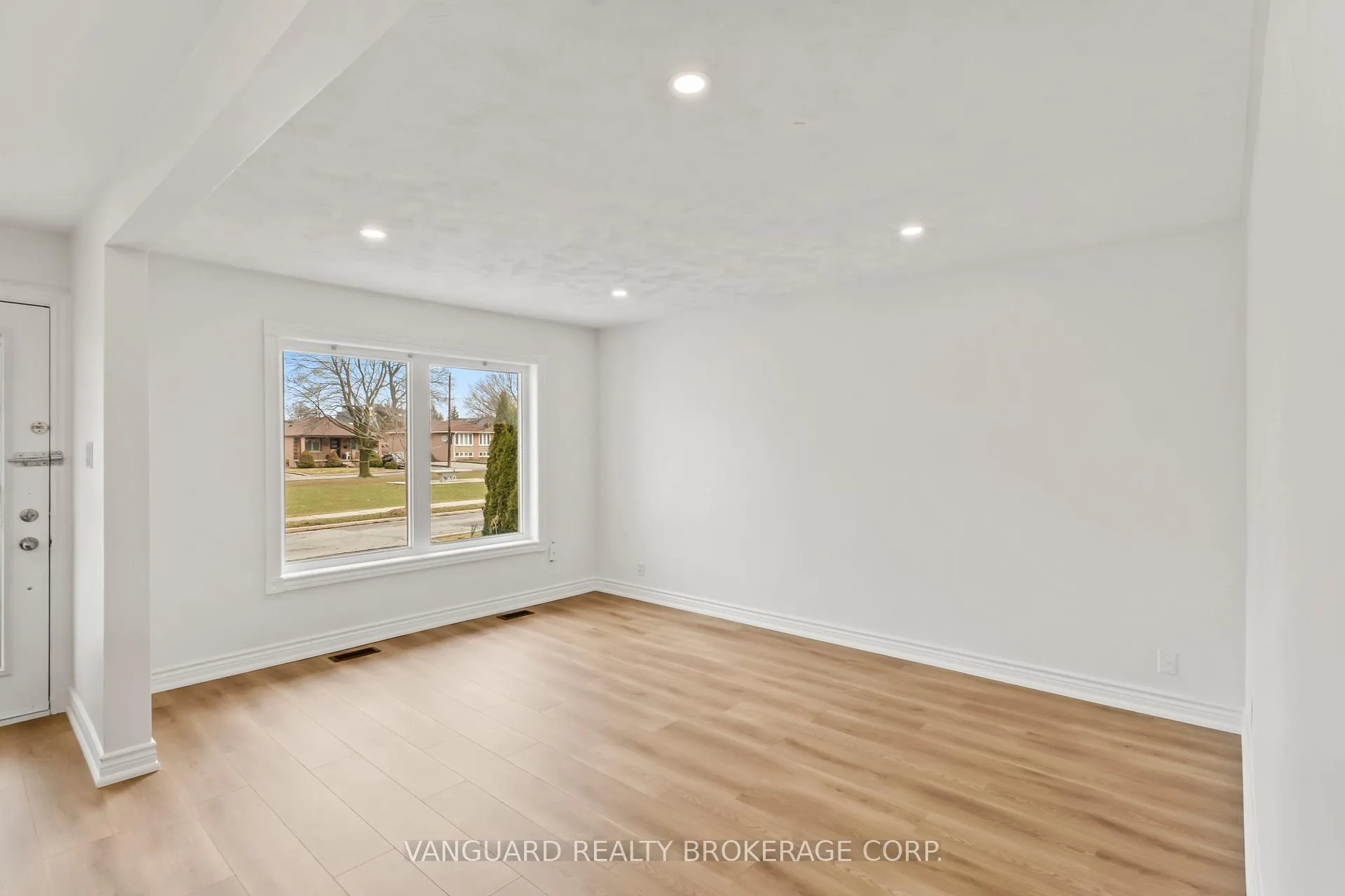 Photo 12 of 69 Joyce Parkway, North York, Yorkdale-Glen Park — HOMEH