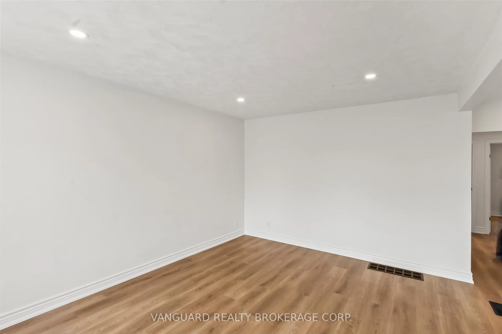 Photo 13 of 69 Joyce Parkway, North York, Yorkdale-Glen Park — HOMEH