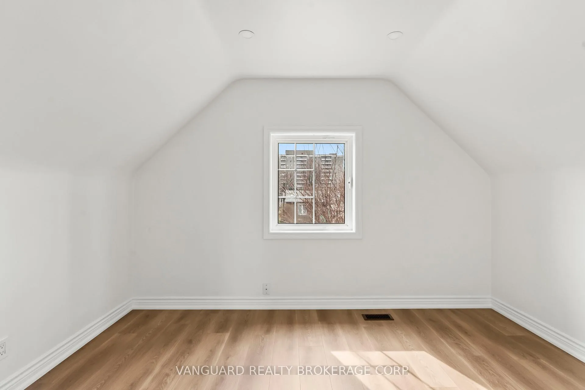 Photo 22 of 69 Joyce Parkway, North York, Yorkdale-Glen Park — HOMEH