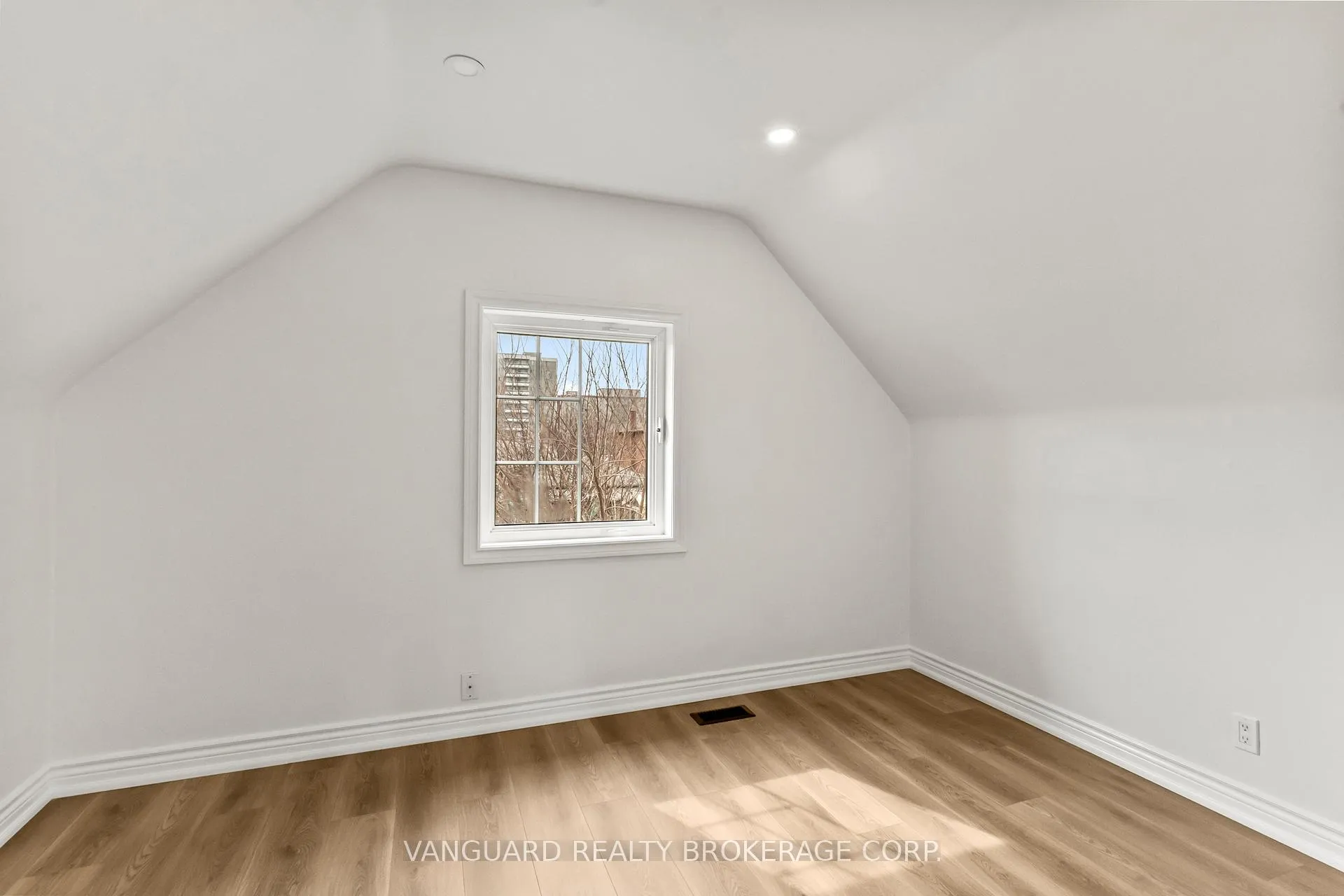 Photo 27 of 69 Joyce Parkway, North York, Yorkdale-Glen Park — HOMEH