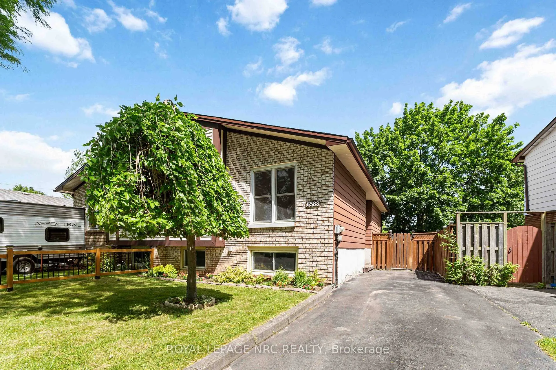 Photo 2 of 6583 Harmony Avenue, Niagara Falls, West Wood — HOMEH