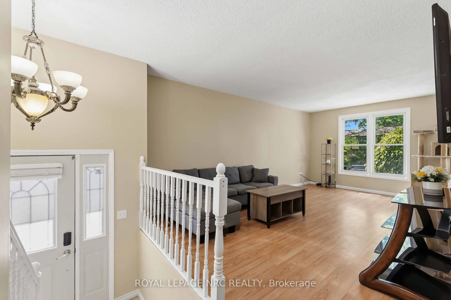 Photo 6 of 6583 Harmony Avenue, Niagara Falls, West Wood — HOMEH