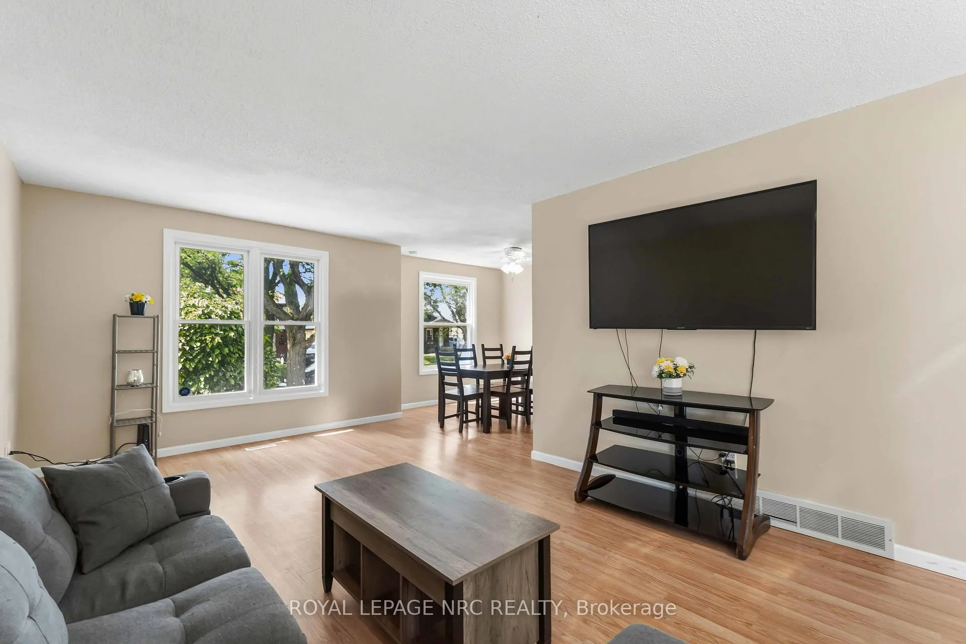 Photo 9 of 6583 Harmony Avenue, Niagara Falls, West Wood — HOMEH