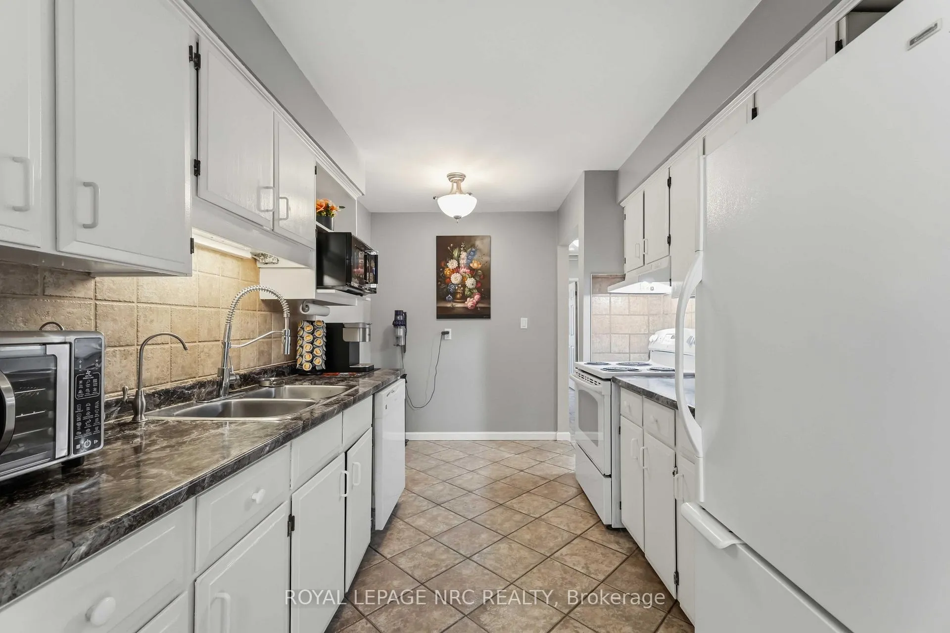 Photo 10 of 6583 Harmony Avenue, Niagara Falls, West Wood — HOMEH