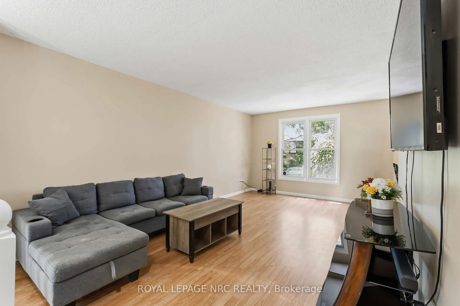 Photo 14 of 6583 Harmony Avenue, Niagara Falls, West Wood — HOMEH
