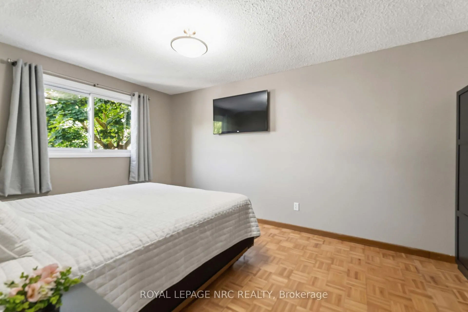 Photo 17 of 6583 Harmony Avenue, Niagara Falls, West Wood — HOMEH