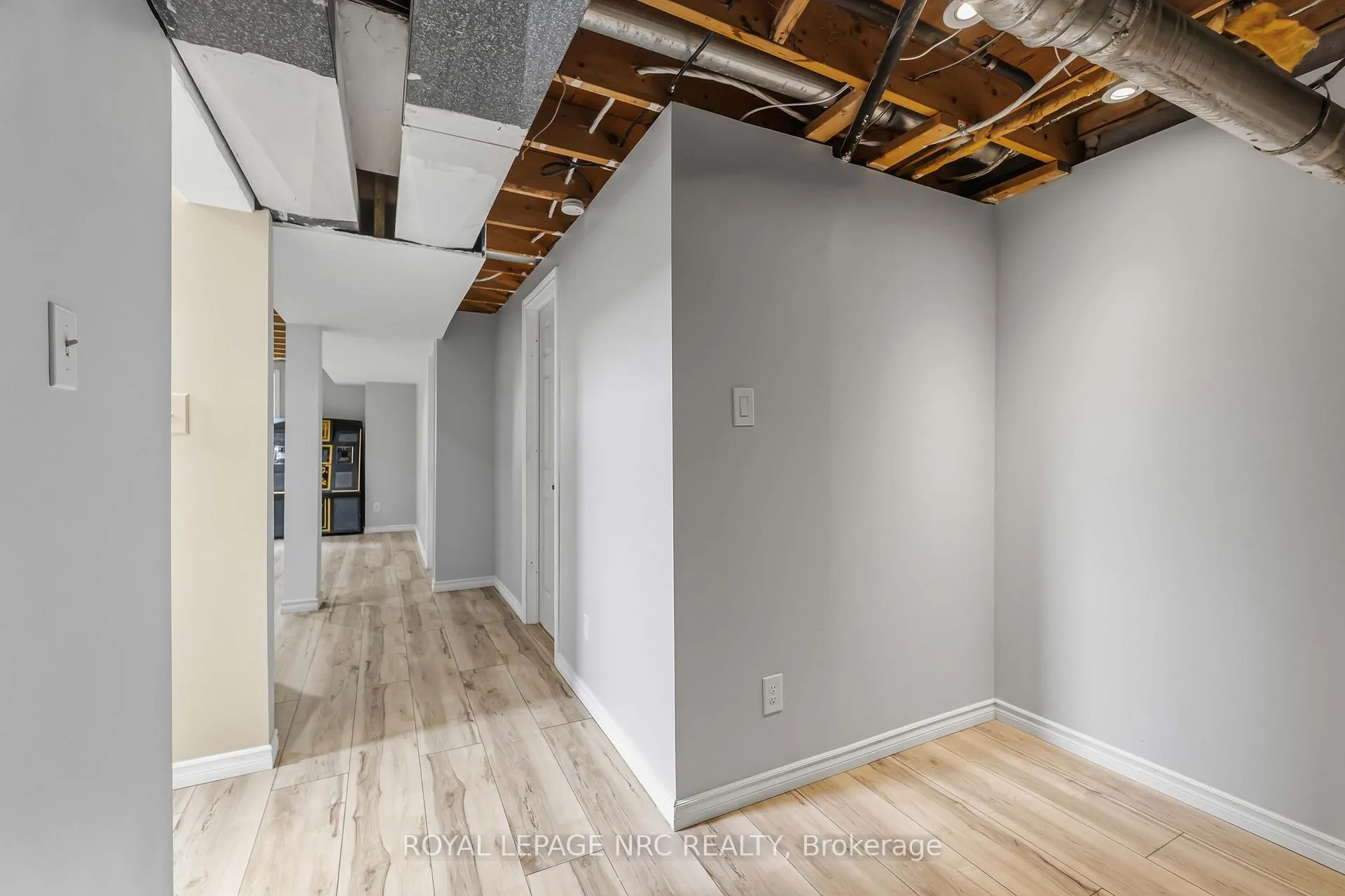 Photo 23 of 6583 Harmony Avenue, Niagara Falls, West Wood — HOMEH