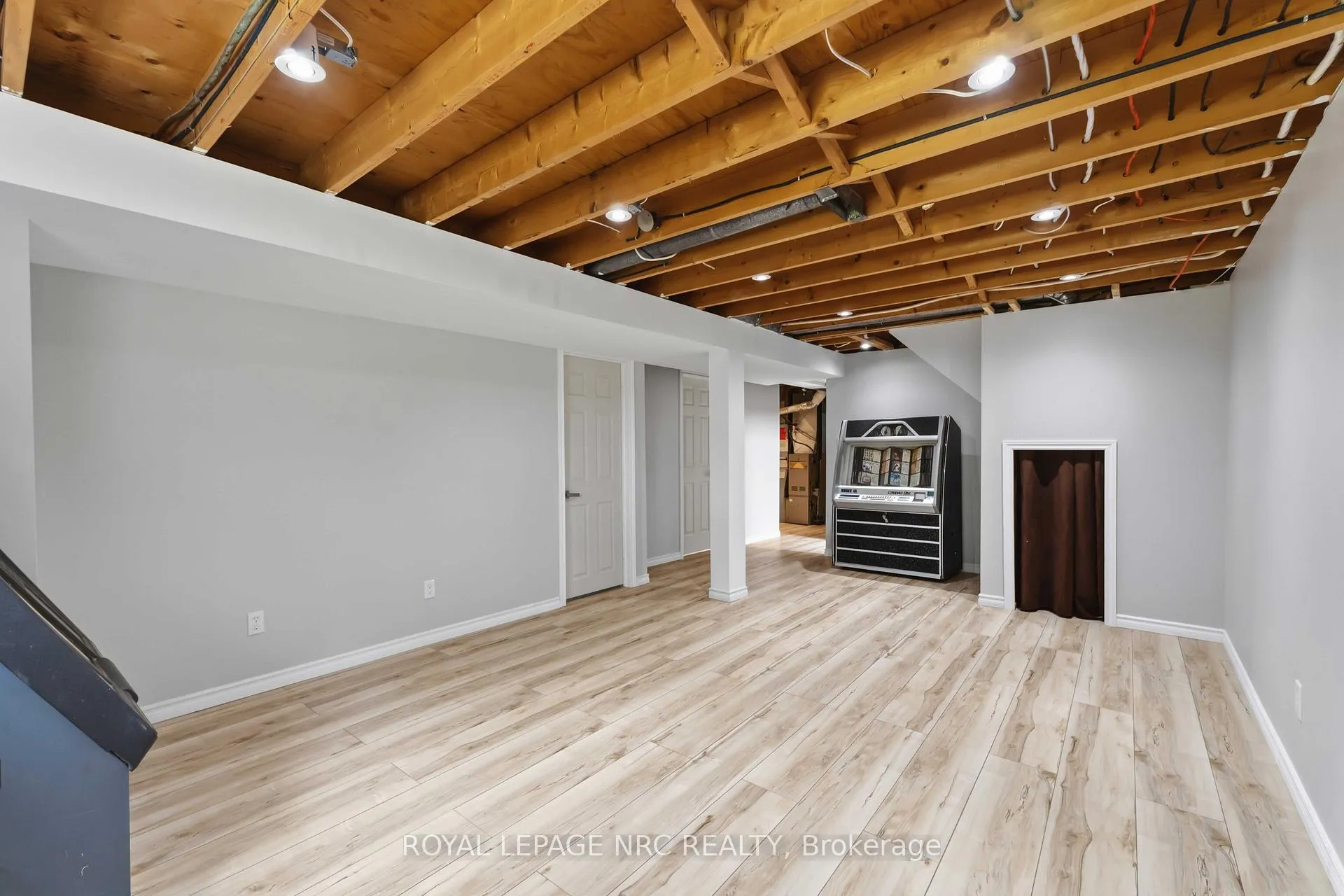 Photo 25 of 6583 Harmony Avenue, Niagara Falls, West Wood — HOMEH