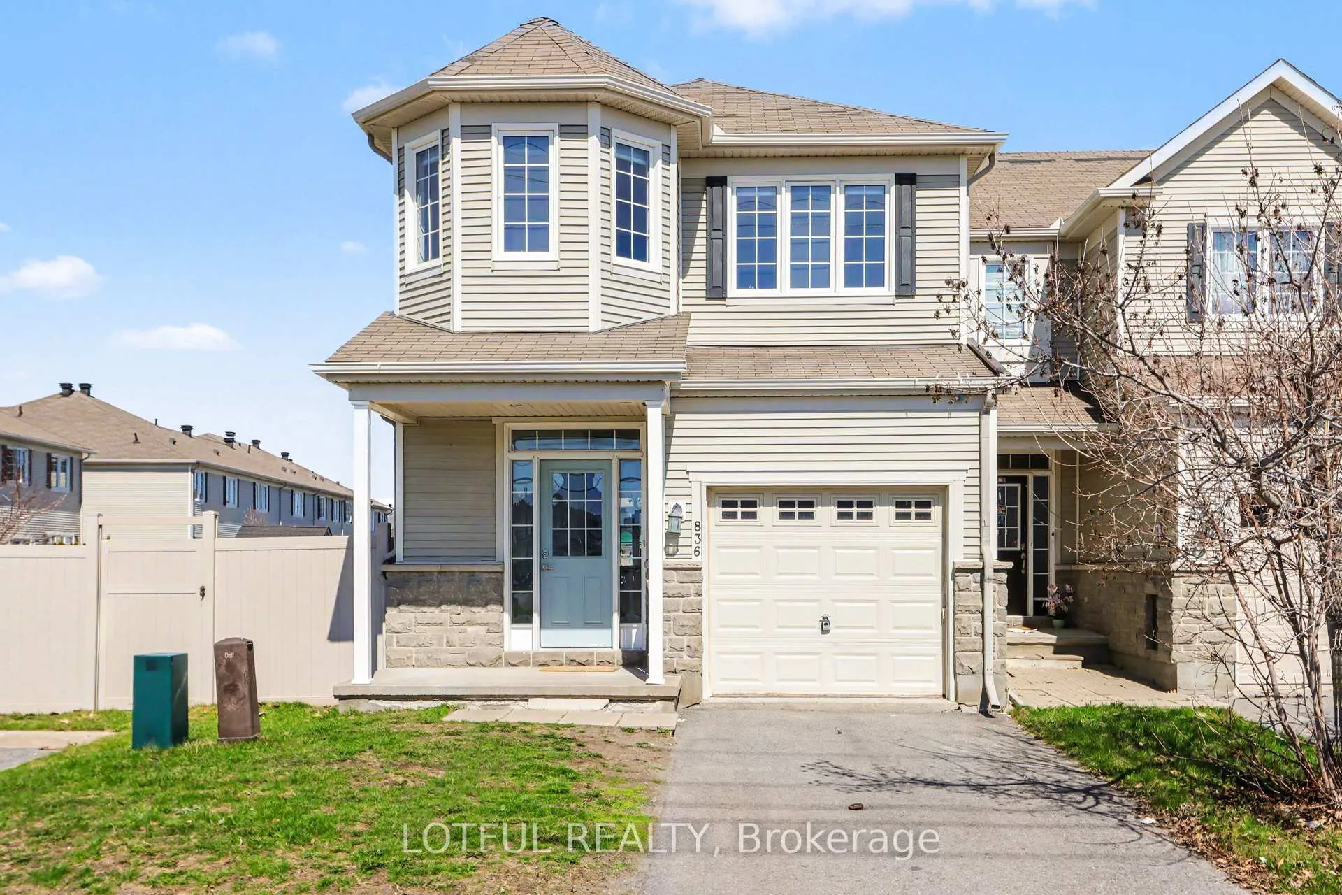Photo 2 of 836 Kennacraig Private, Ottawa, Barrhaven - Stonebridge — HOMEH