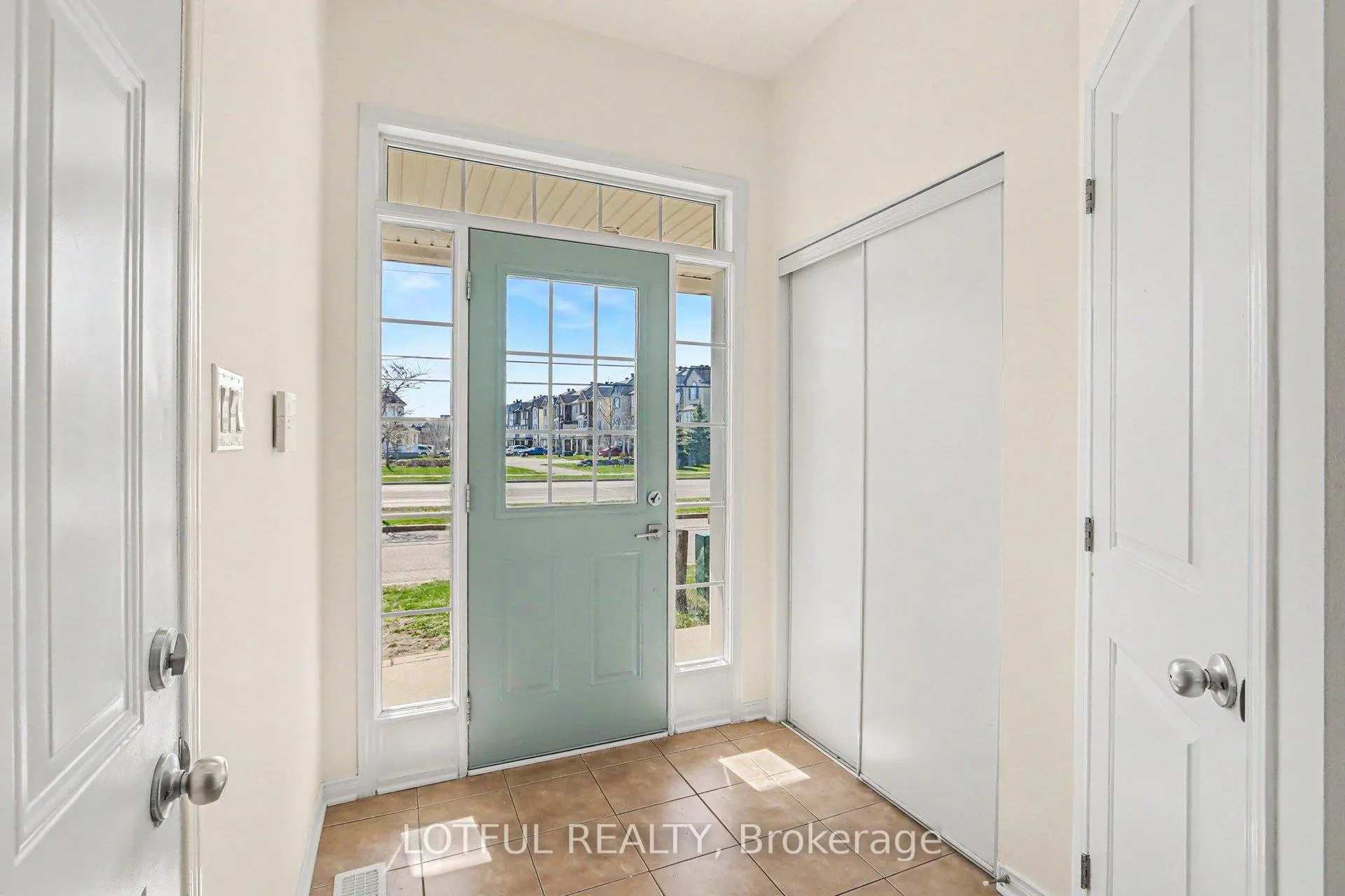 Photo 4 of 836 Kennacraig Private, Ottawa, Barrhaven - Stonebridge — HOMEH