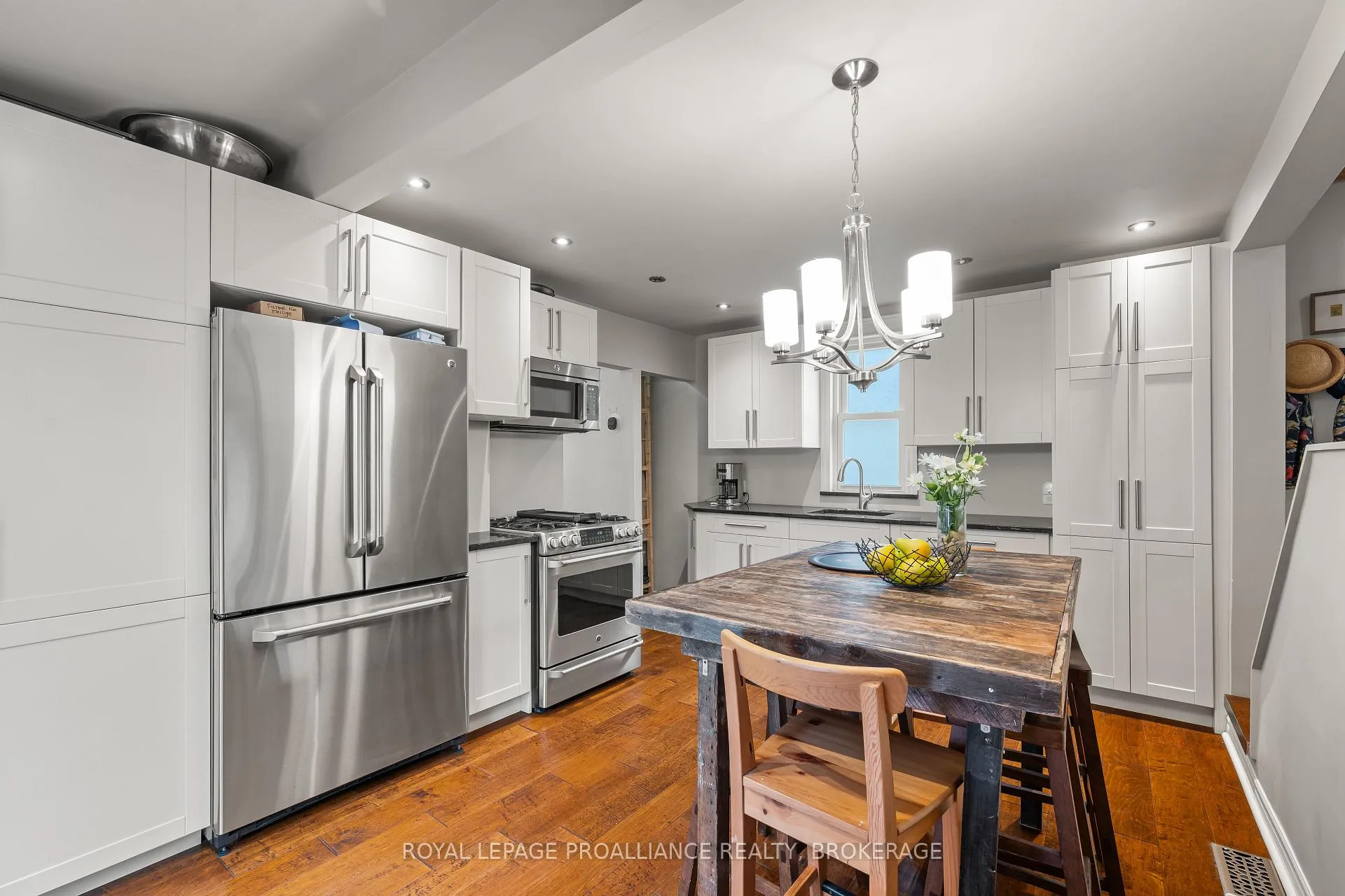 Photo 14 of 115 James Street, Kingston, East of Sir John A. Blvd — HOMEH