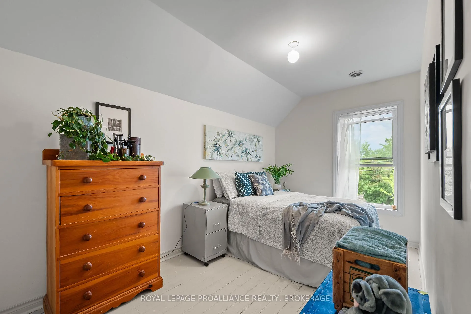 Photo 29 of 115 James Street, Kingston, East of Sir John A. Blvd — HOMEH