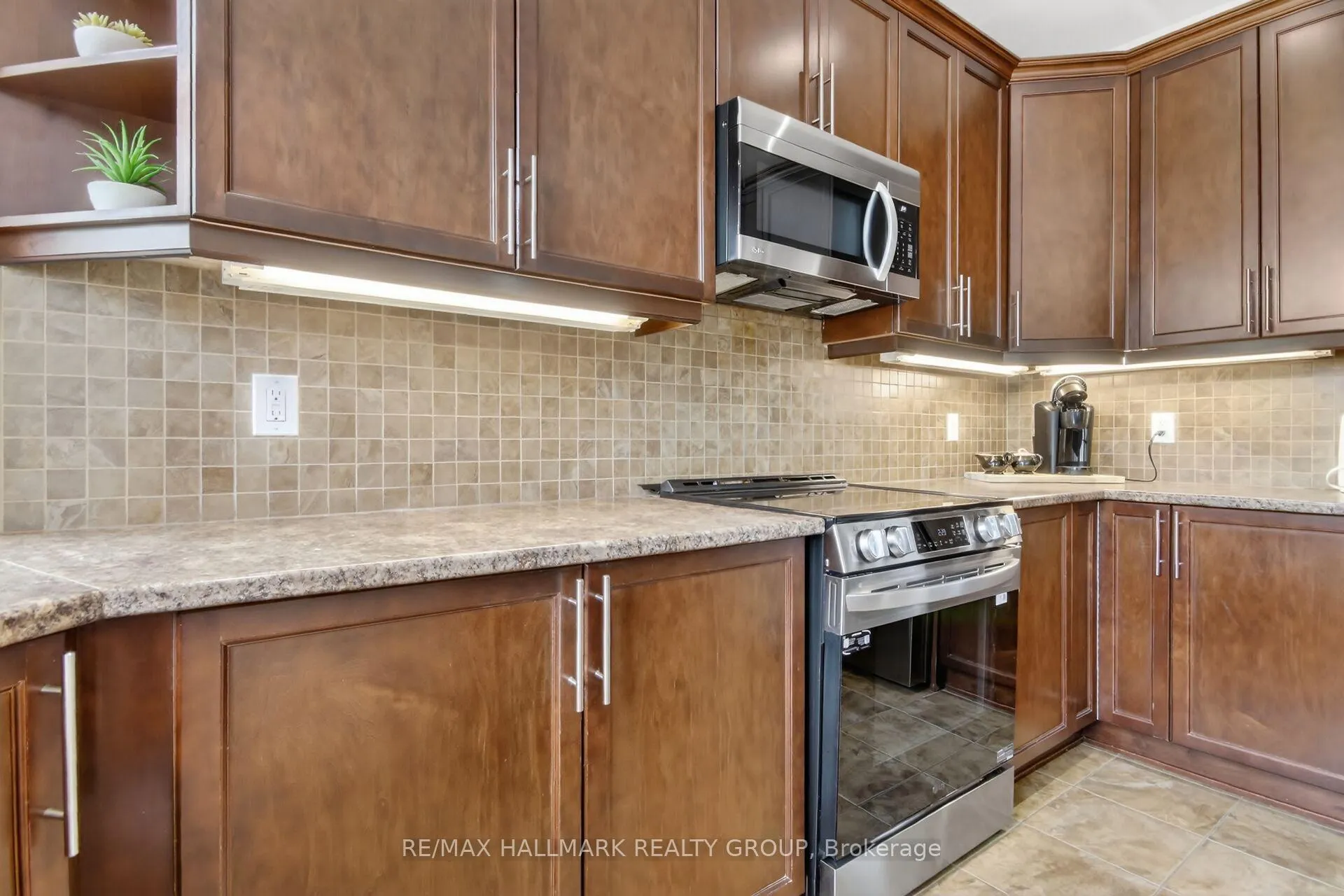 Photo 5 of 189 Bridgestone Drive, Ottawa, Kanata - Bridlewood — HOMEH