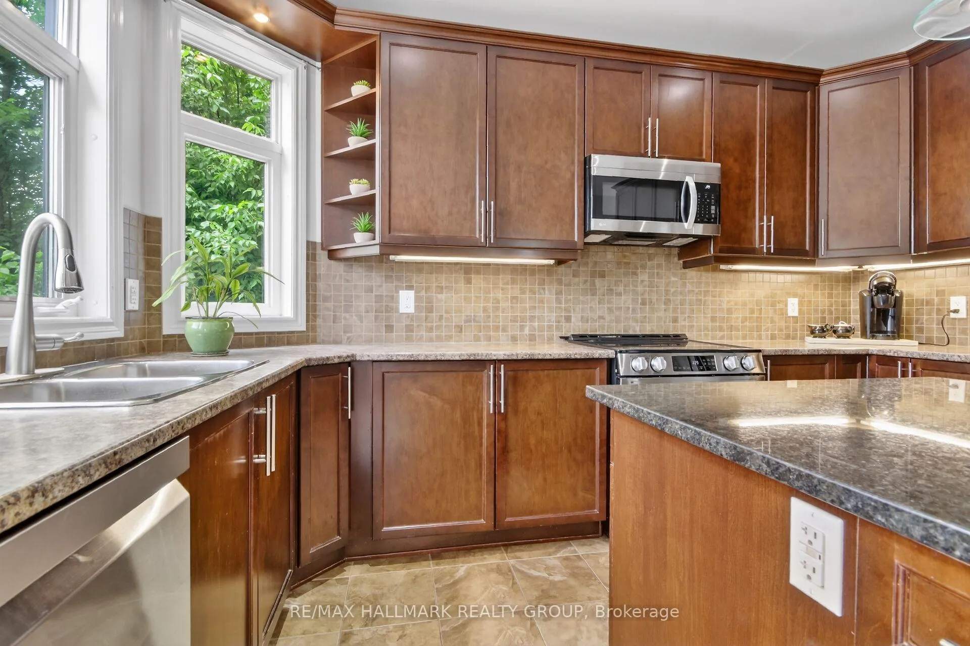 Photo 6 of 189 Bridgestone Drive, Ottawa, Kanata - Bridlewood — HOMEH