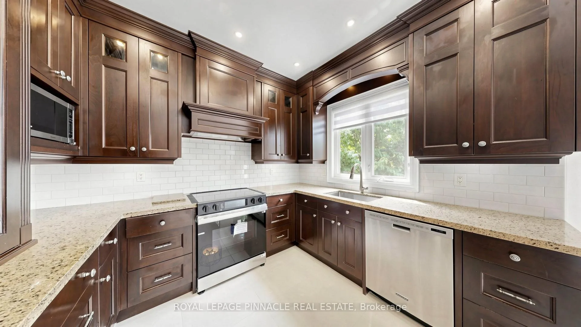 Photo 7 of 164 Anthony Avenue, Mississauga, Hurontario — HOMEH