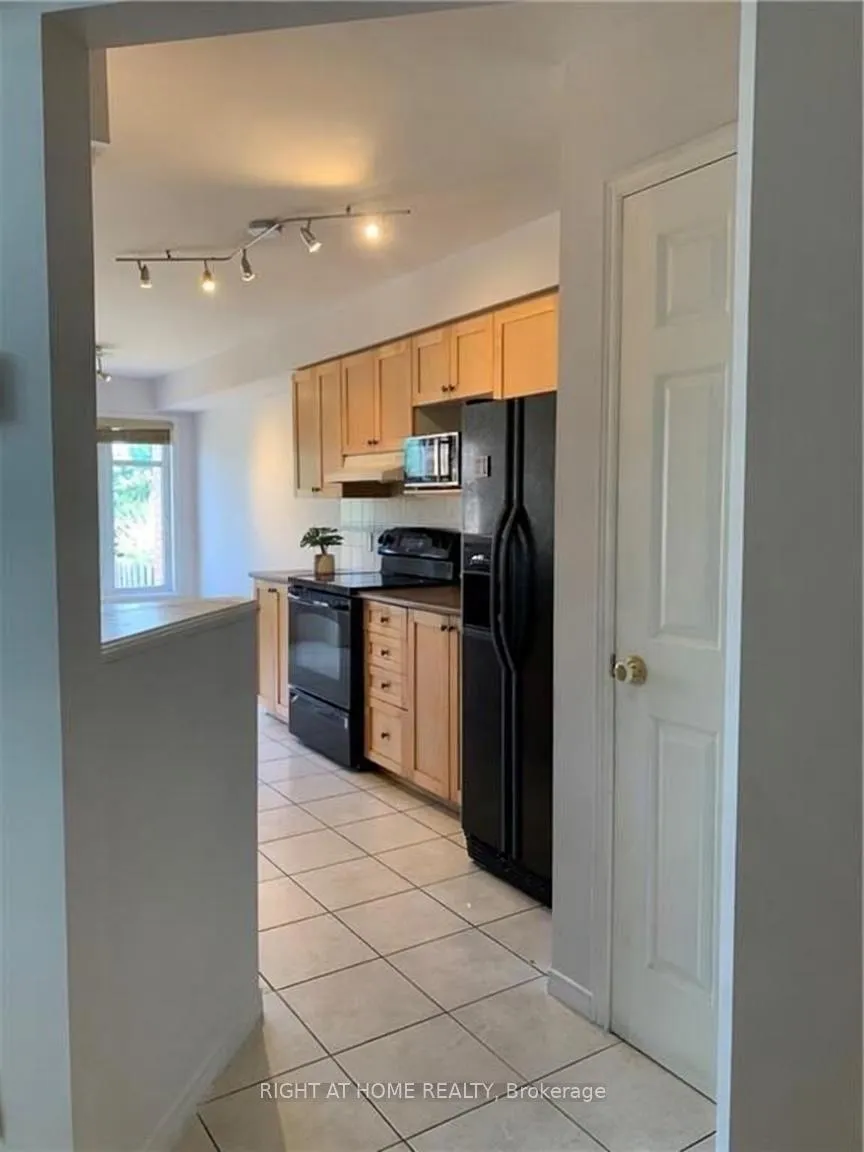 Photo 3 of 919 Schooner Crescent, Ottawa, Riverside South/Gloucester Glen — HOMEH
