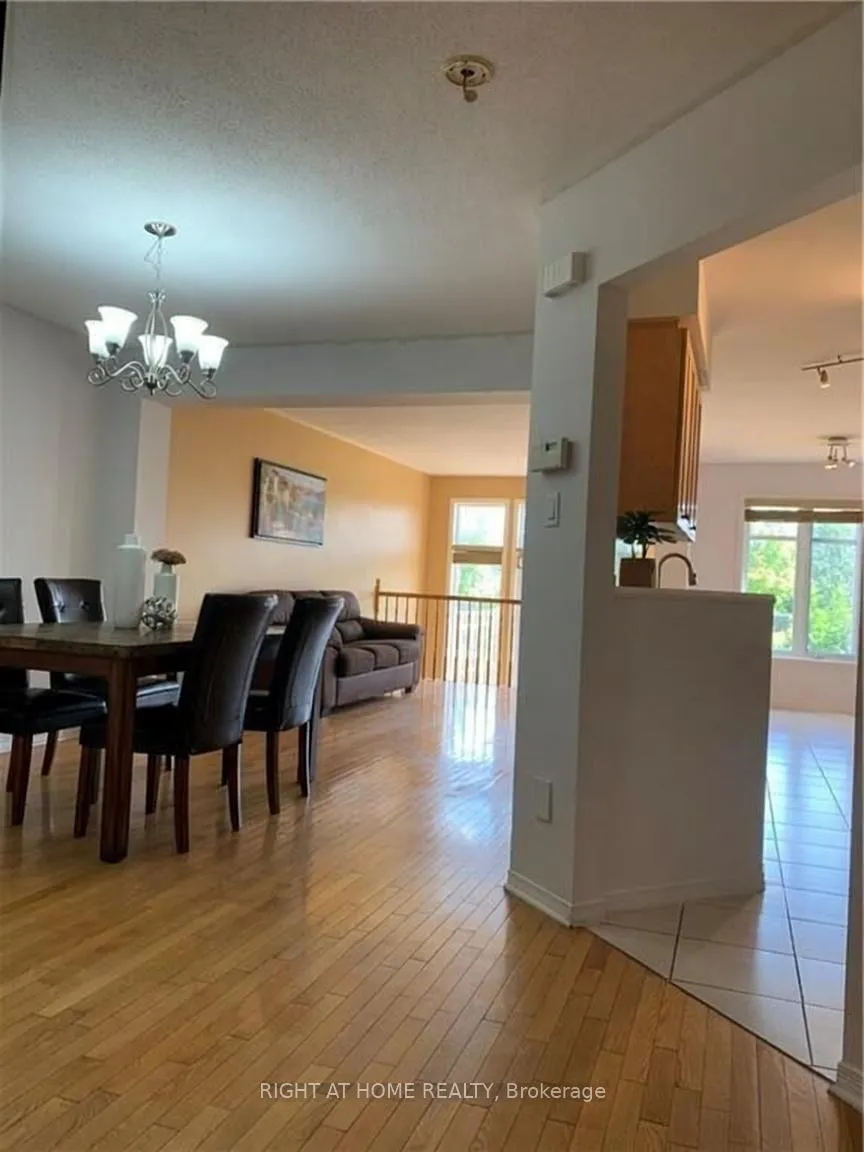Photo 5 of 919 Schooner Crescent, Ottawa, Riverside South/Gloucester Glen — HOMEH