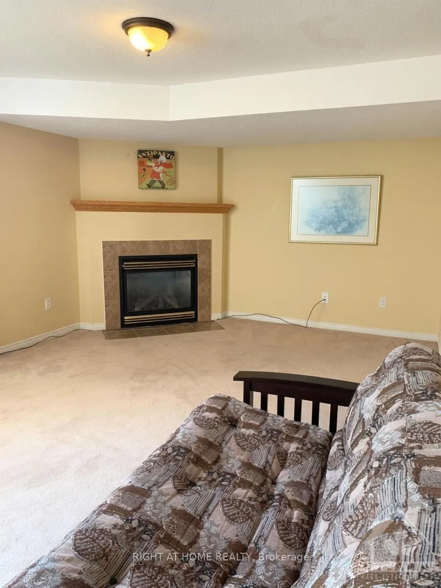 Photo 14 of 919 Schooner Crescent, Ottawa, Riverside South/Gloucester Glen — HOMEH