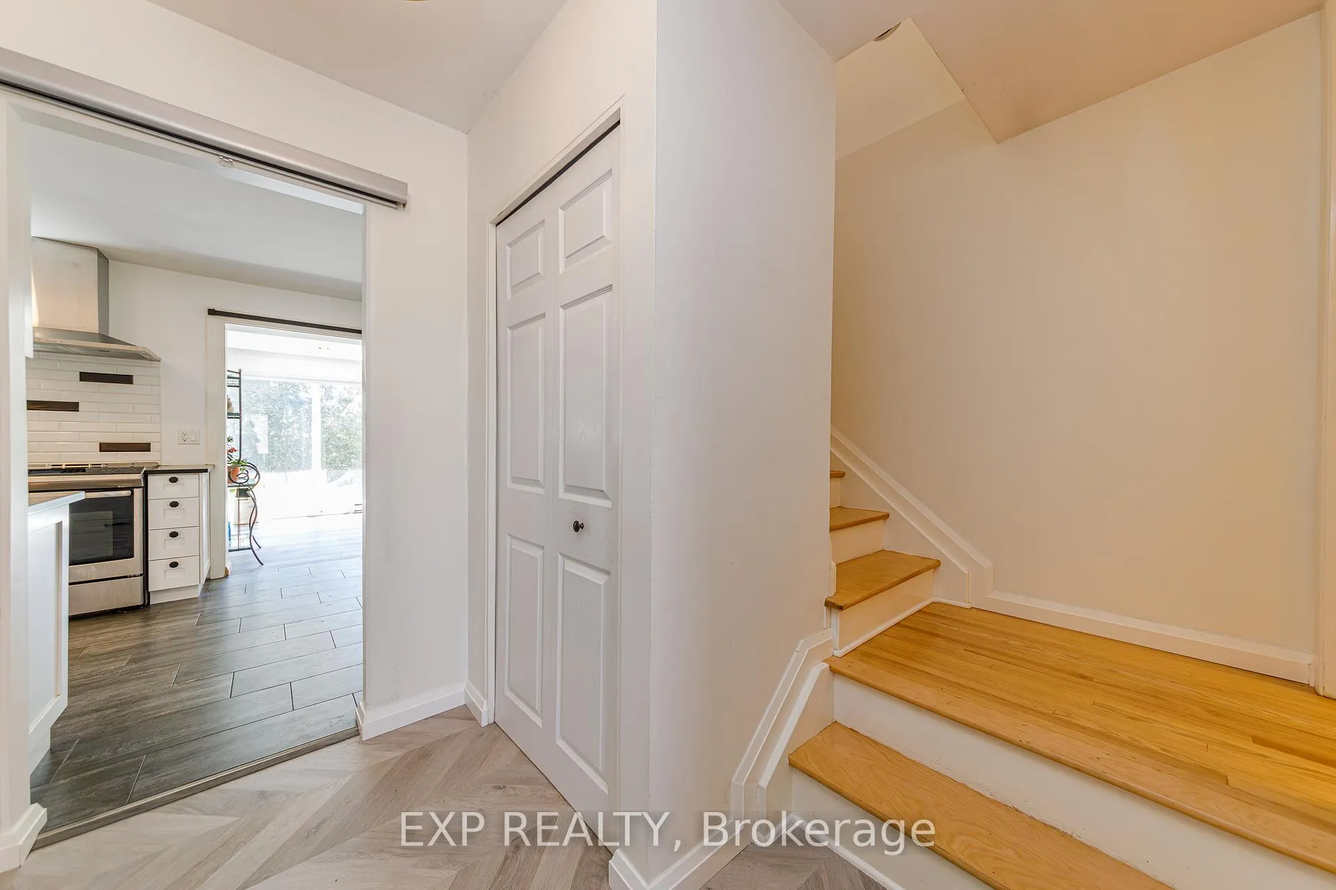 Photo 4 of 1836 Lorraine Avenue, Ottawa, Guildwood Estates - Urbandale Acres — HOMEH