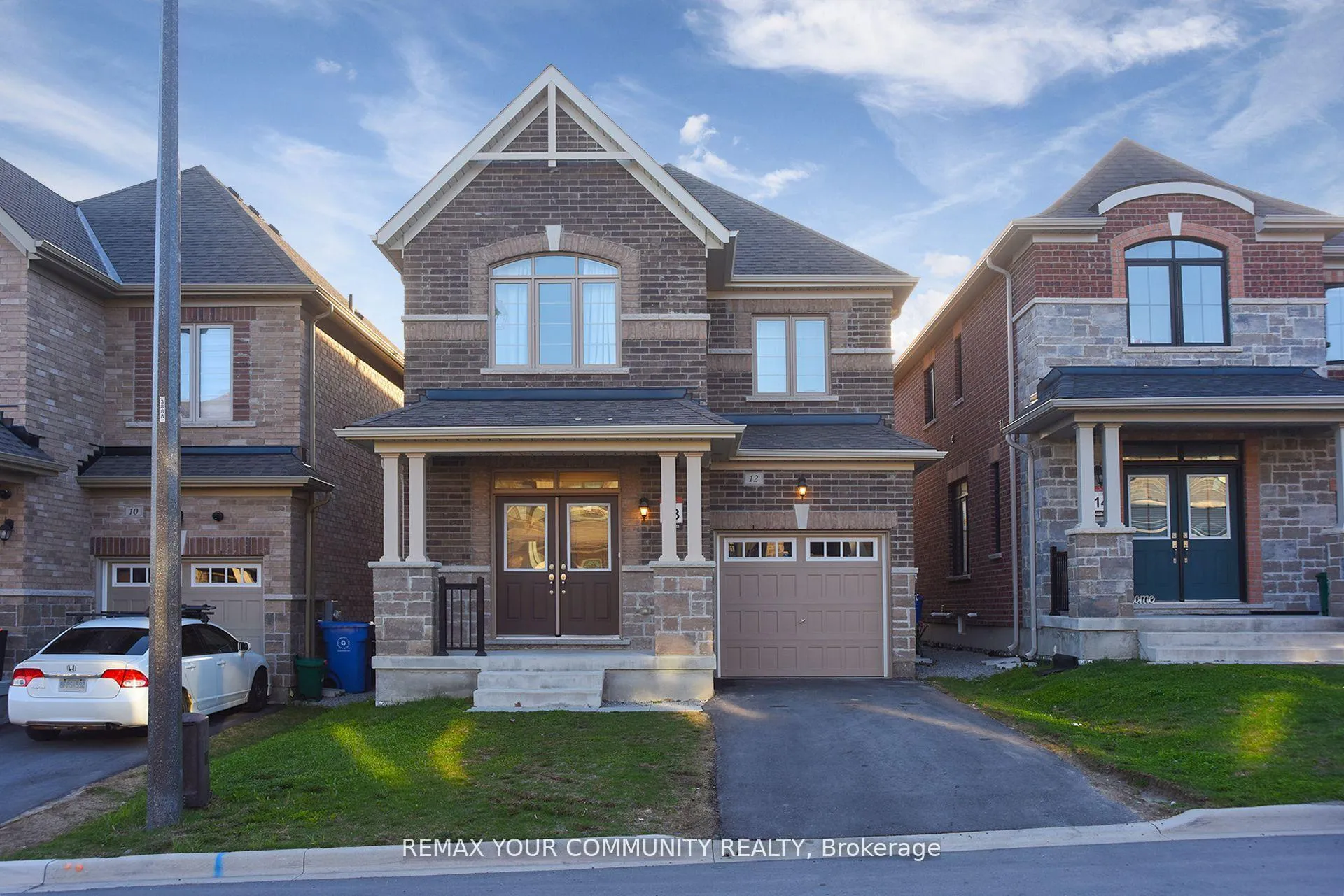 Photo 1 of 12 Viola Street, East Gwillimbury, Sharon — HOMEH