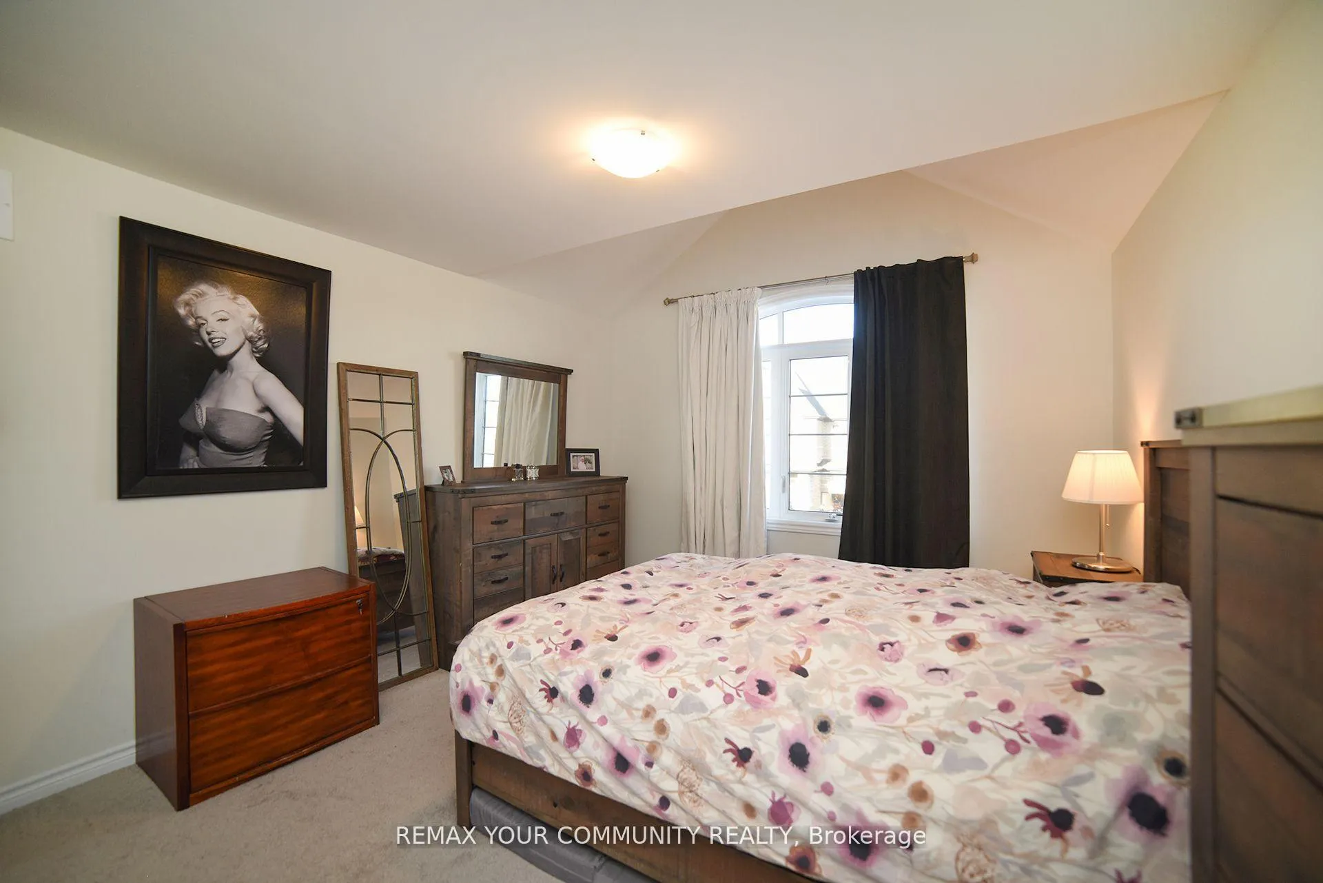 Photo 13 of 12 Viola Street, East Gwillimbury, Sharon — HOMEH