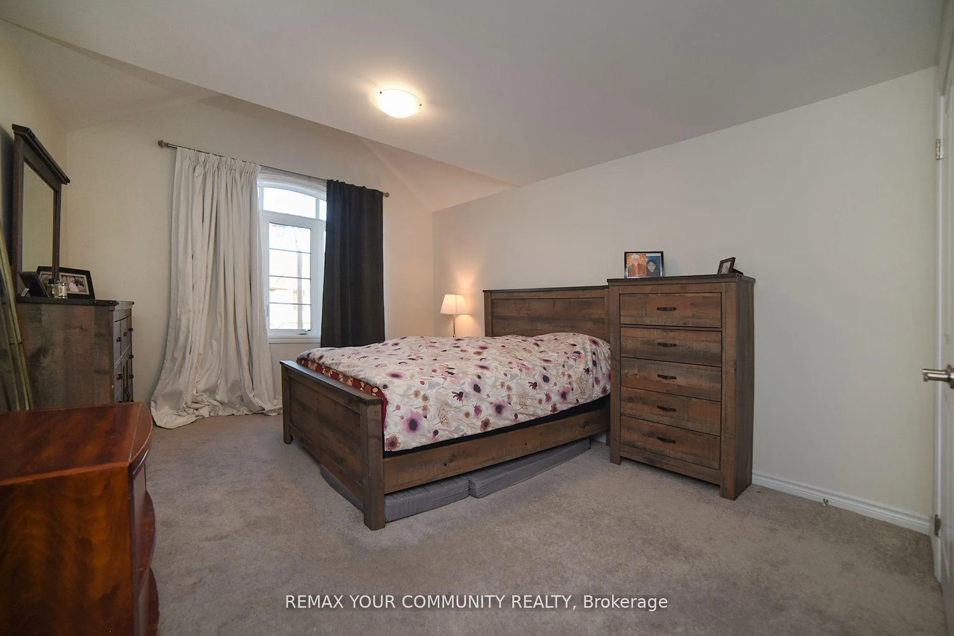 Photo 14 of 12 Viola Street, East Gwillimbury, Sharon — HOMEH